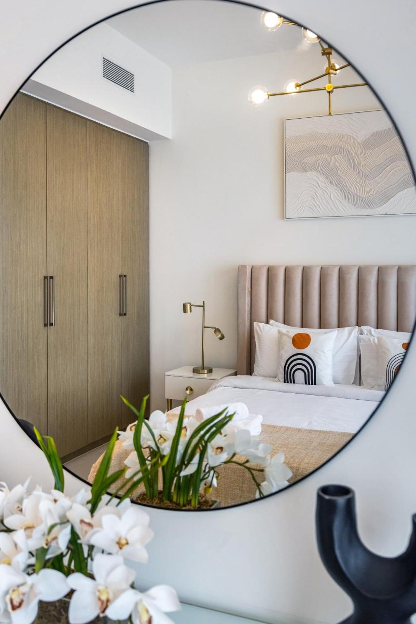 Apartment Exclusive 2 & 4 Bedroom Apt With Burj Khalifa - Fountain And City Views By Meerak Dubai