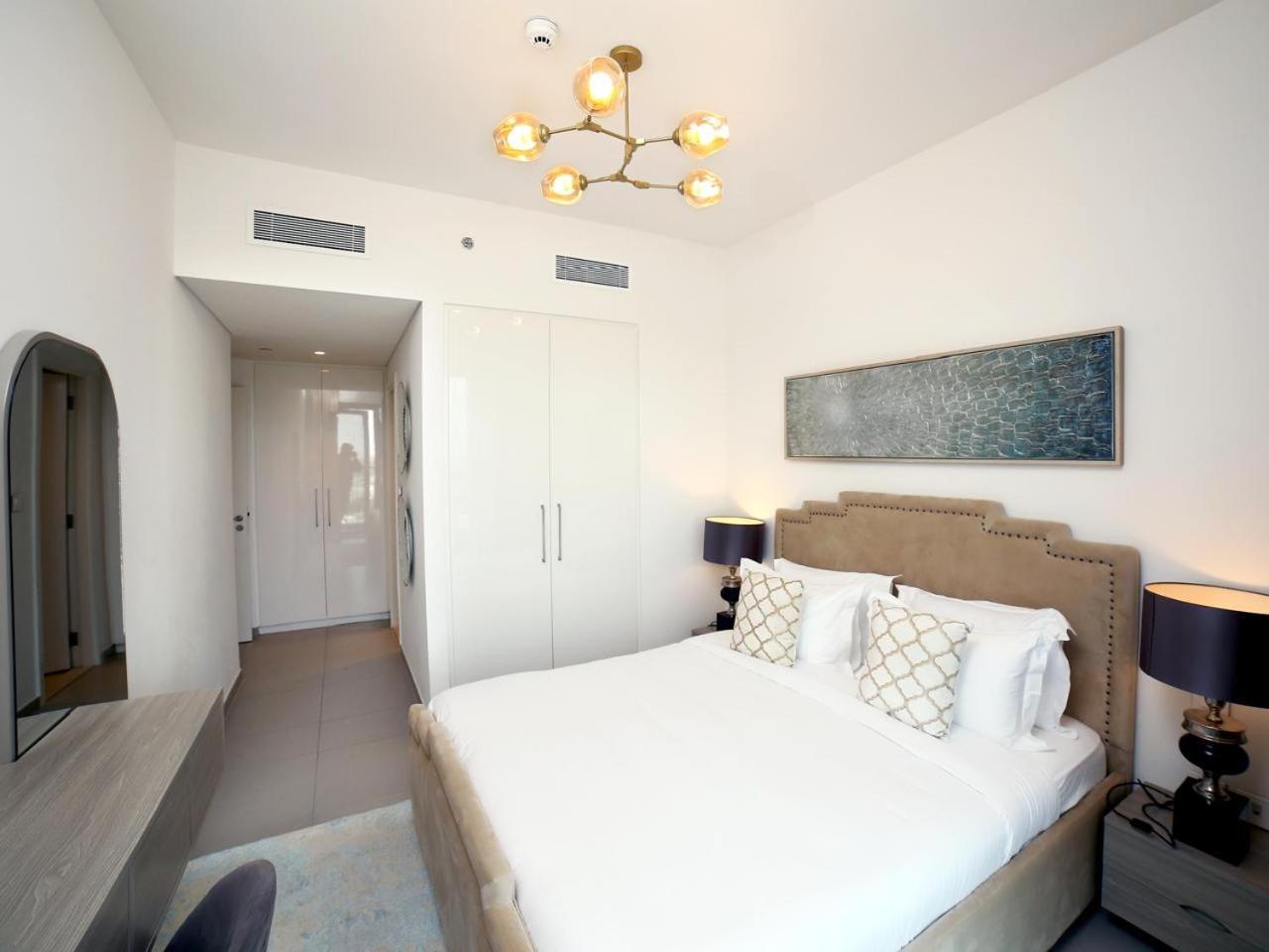 Downtown Views Mall 2-bedroom Haven Apartment *