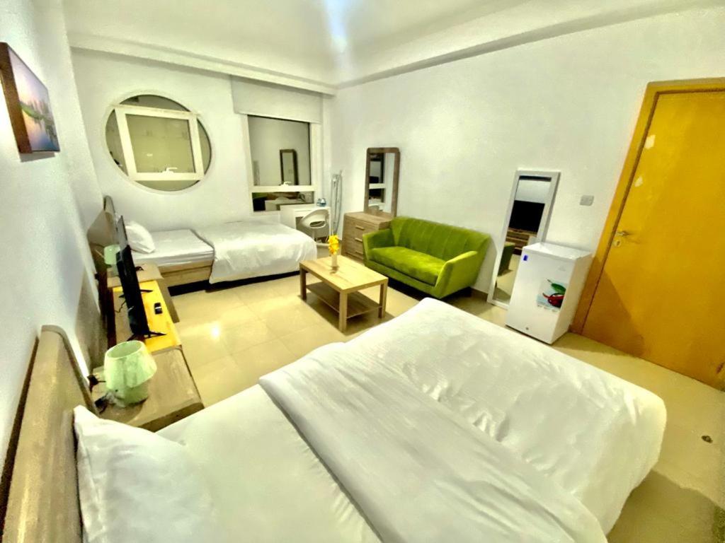Spacious For Girls In Marina فتيات فقط