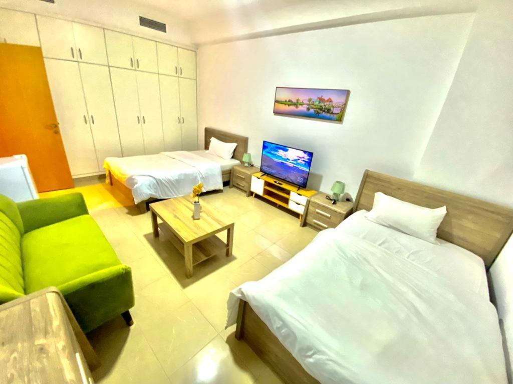 Apartment Spacious For Girls In Marina فتيات فقط Dubai