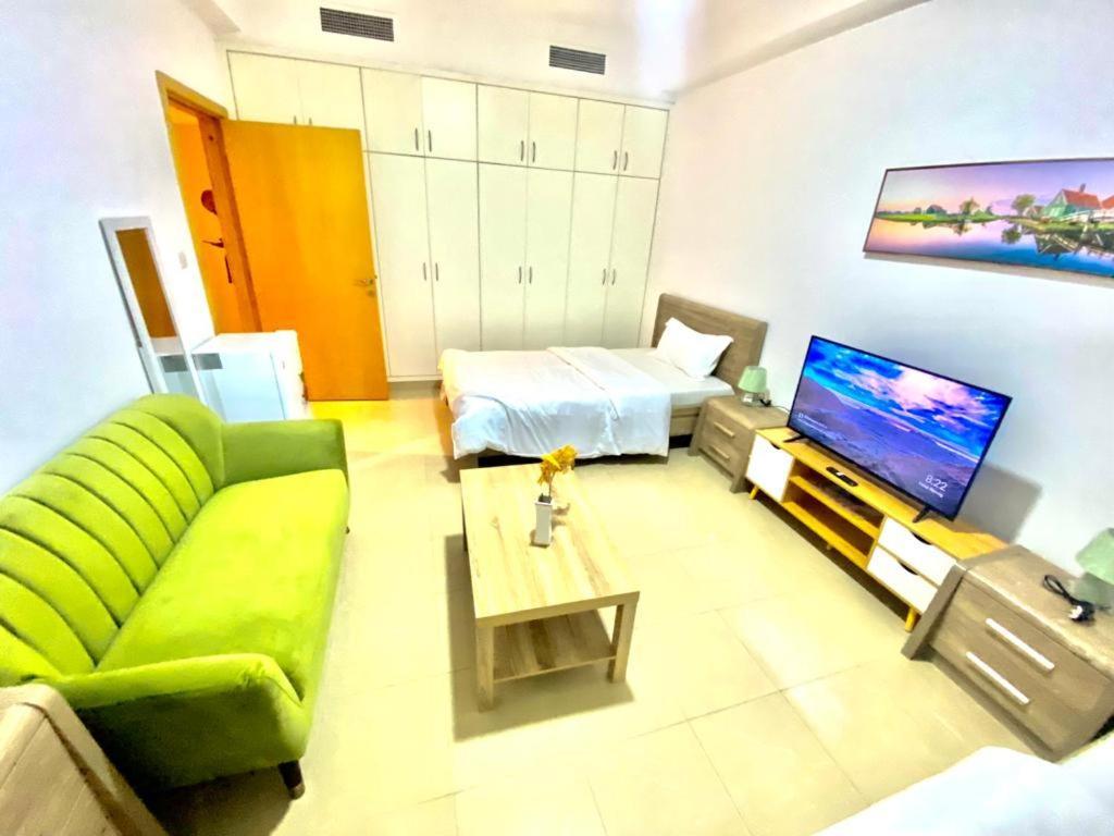 Apartment Spacious For Girls In Marina فتيات فقط *