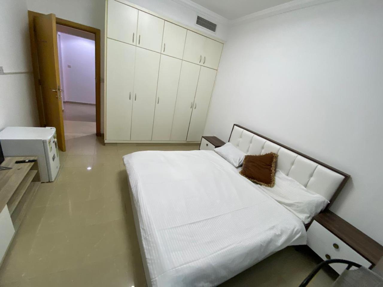 Spacious For Girls In Marina فتيات فقط