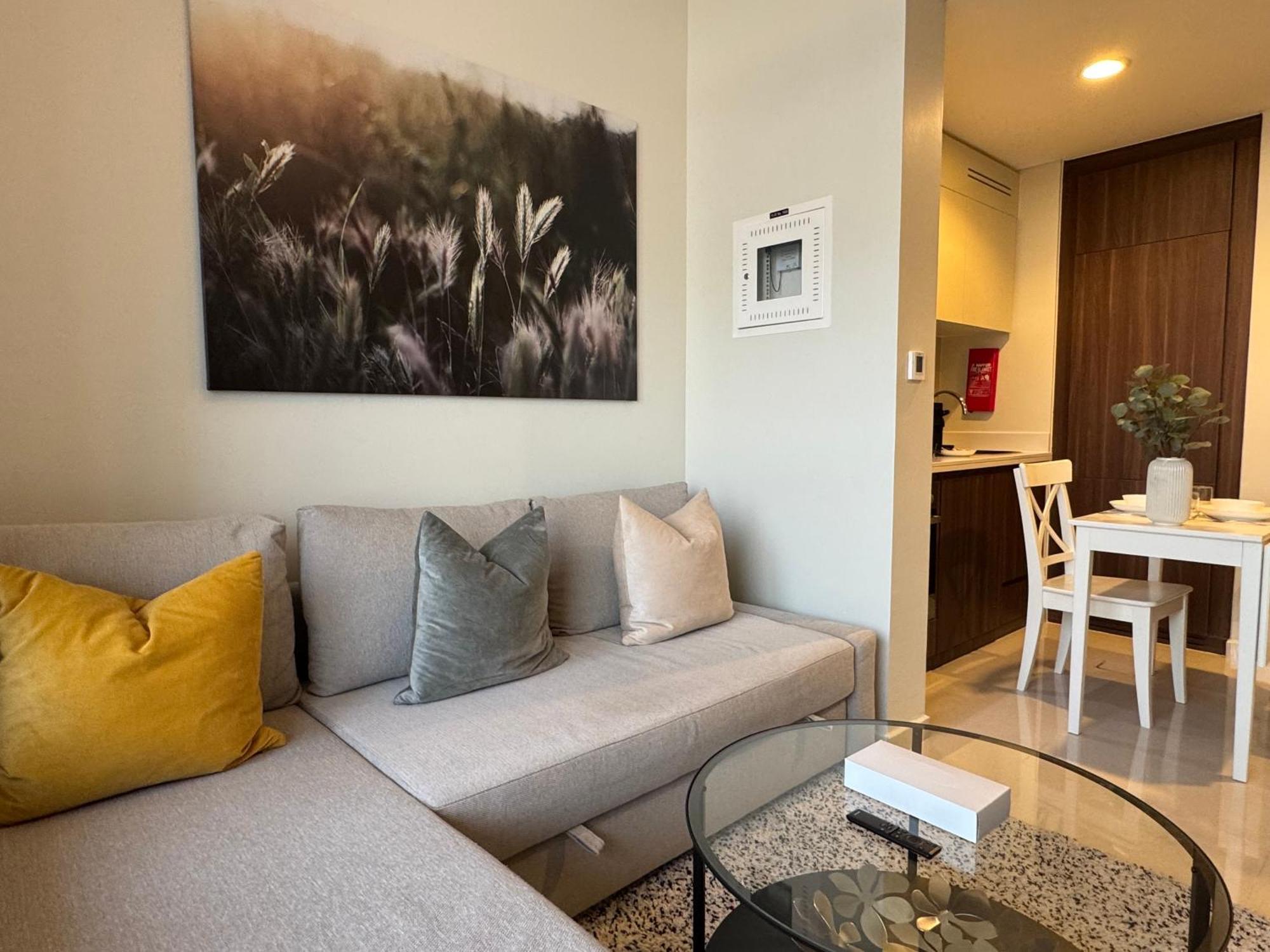Apartment Luxe | 1br | Close To Burj Khalifa & Mall *