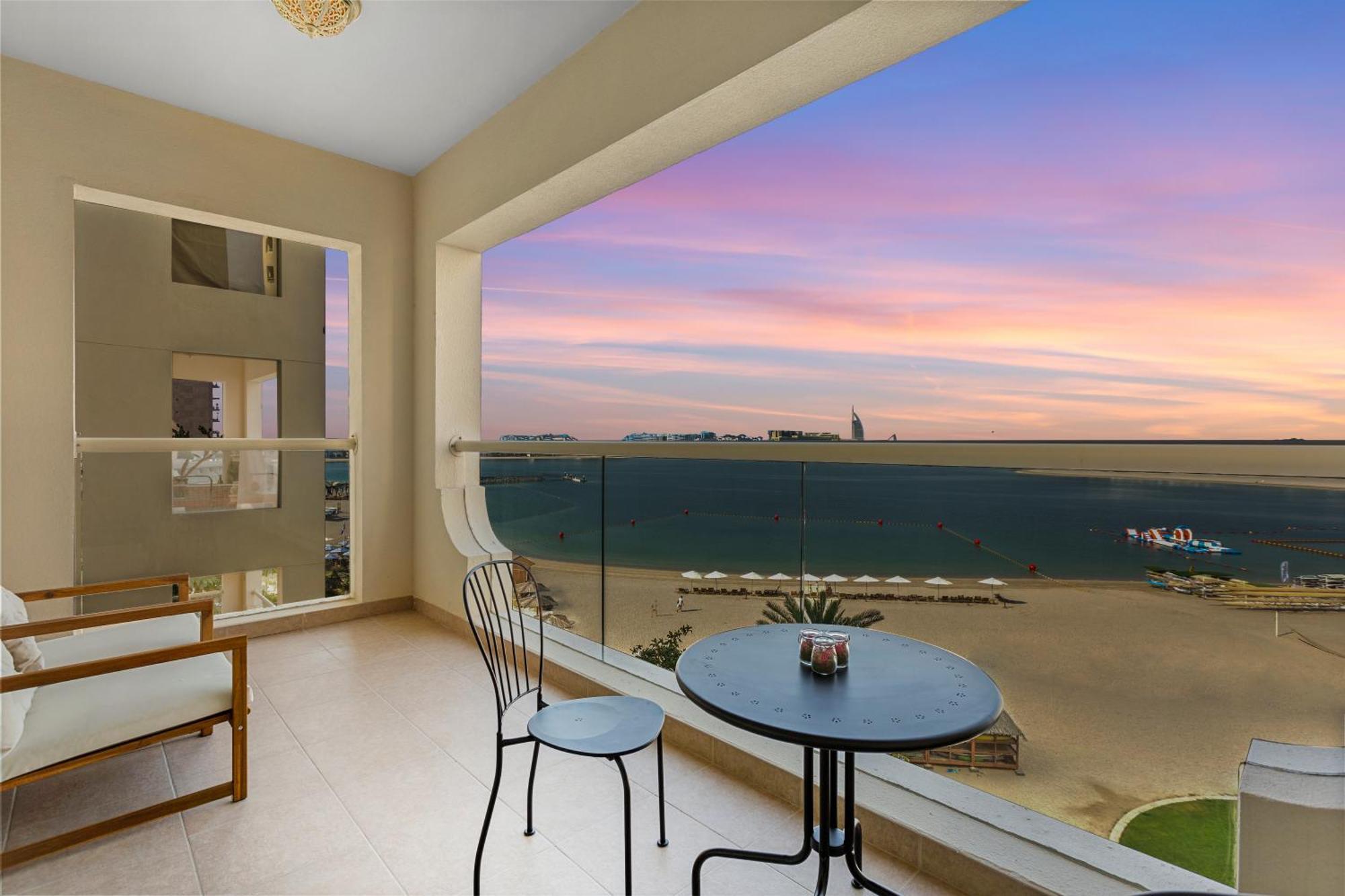 Exquisite 1br With Private In Palm Jumeirah Apartment *