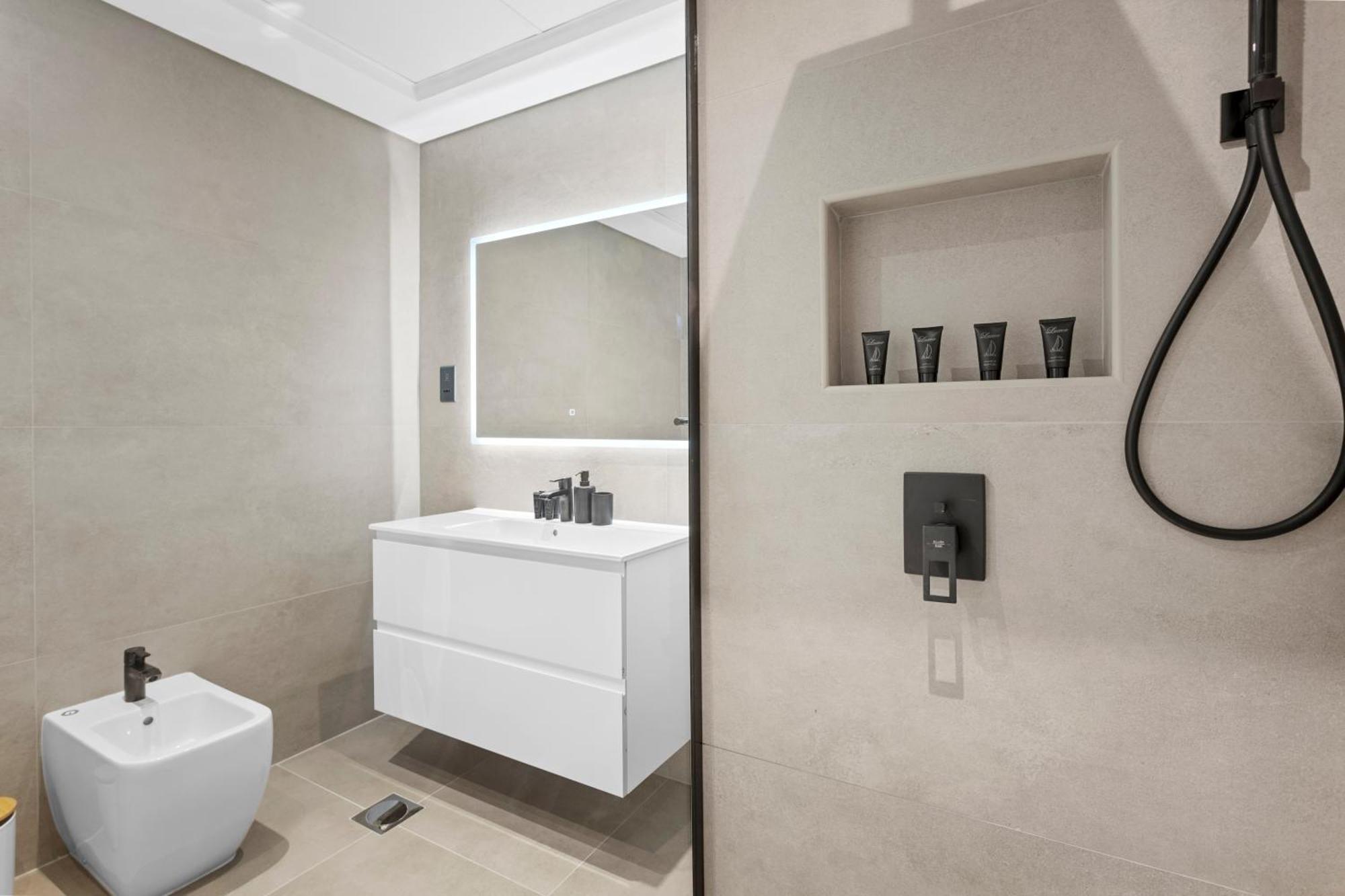 Exquisite 1br With Private In Palm Jumeirah Apartment *