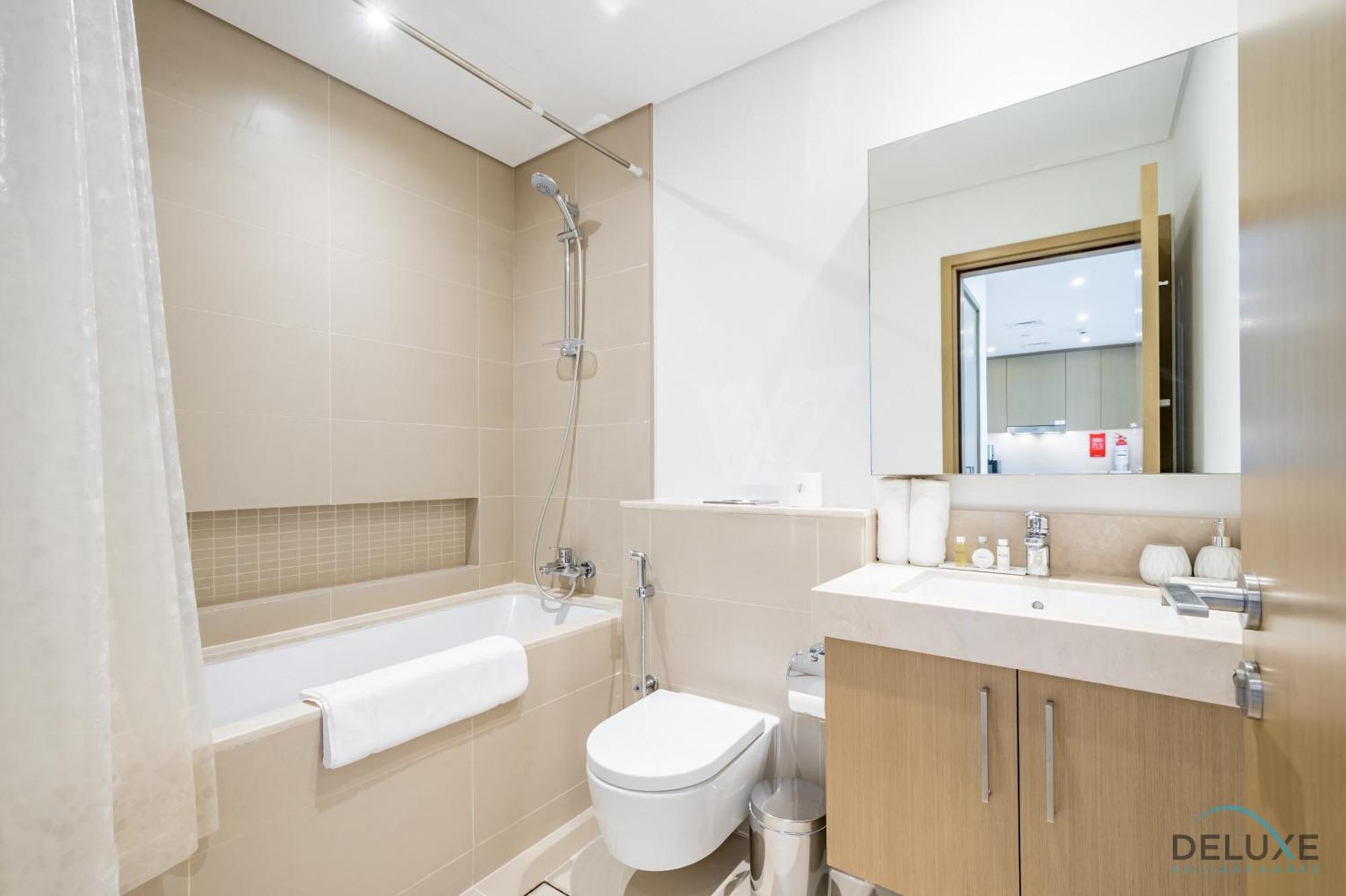 Alluring 1br With Marina View At 5242 Tower 2 Marina By Deluxe Homes