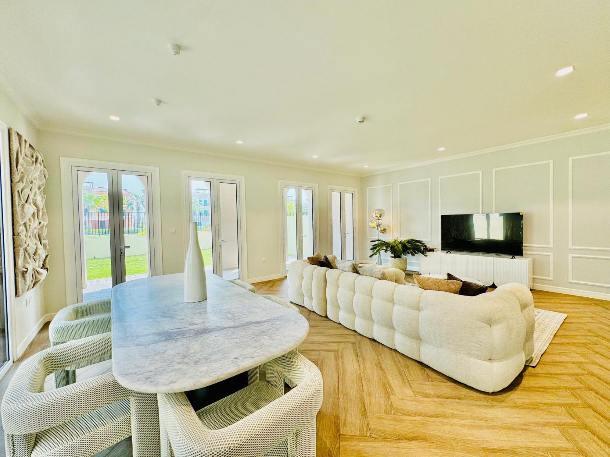 Venduras - Spacious 4-bedroom Luxury In La Mer,