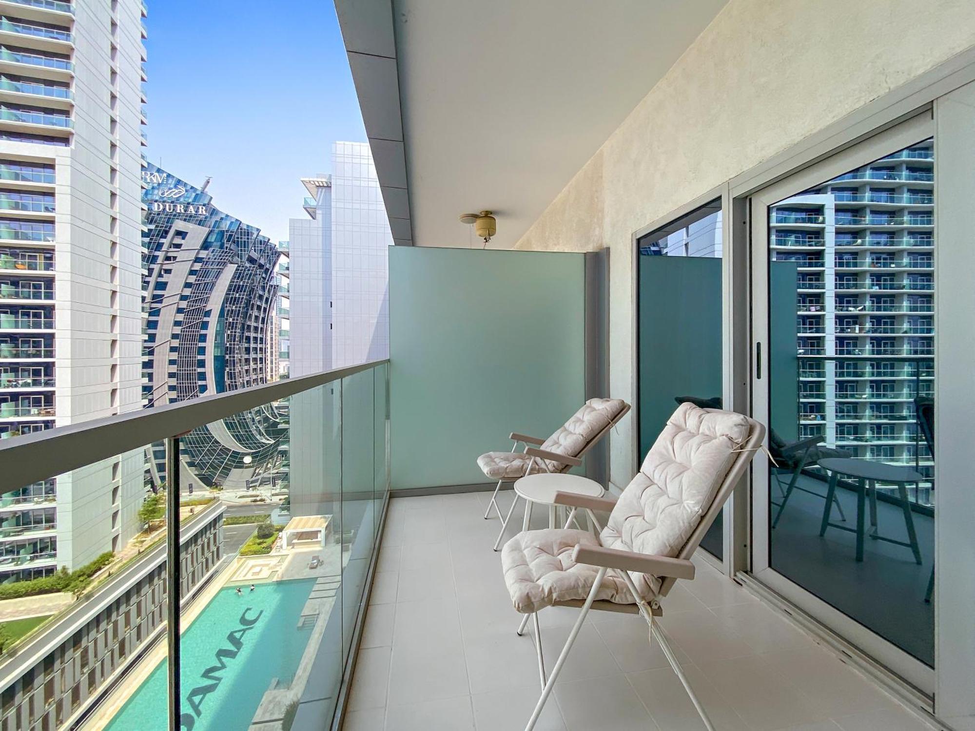 Spacious In Business Bay Apartment