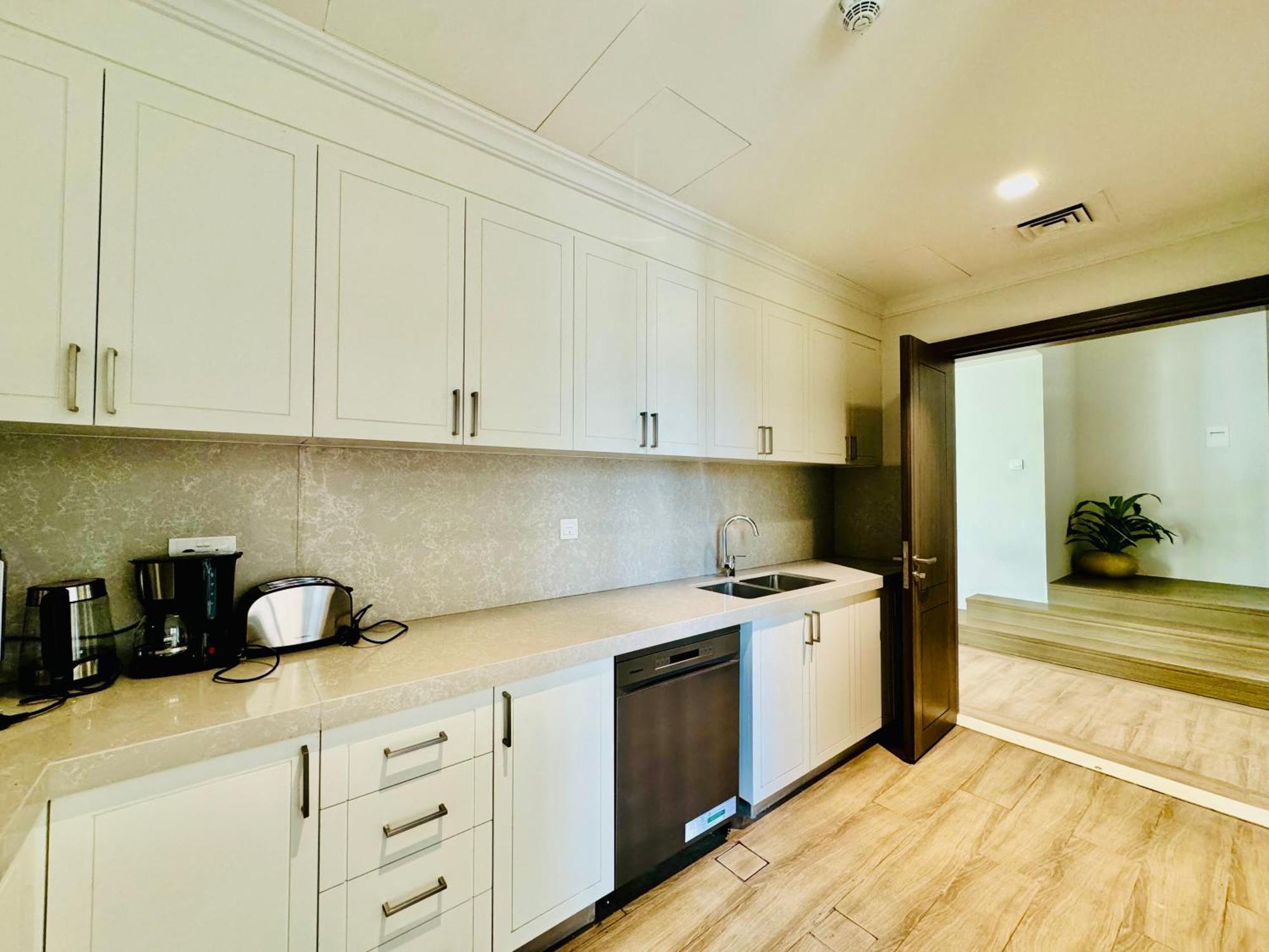 Venduras - Spacious 4-bedroom Luxury In La Mer, * Dubai