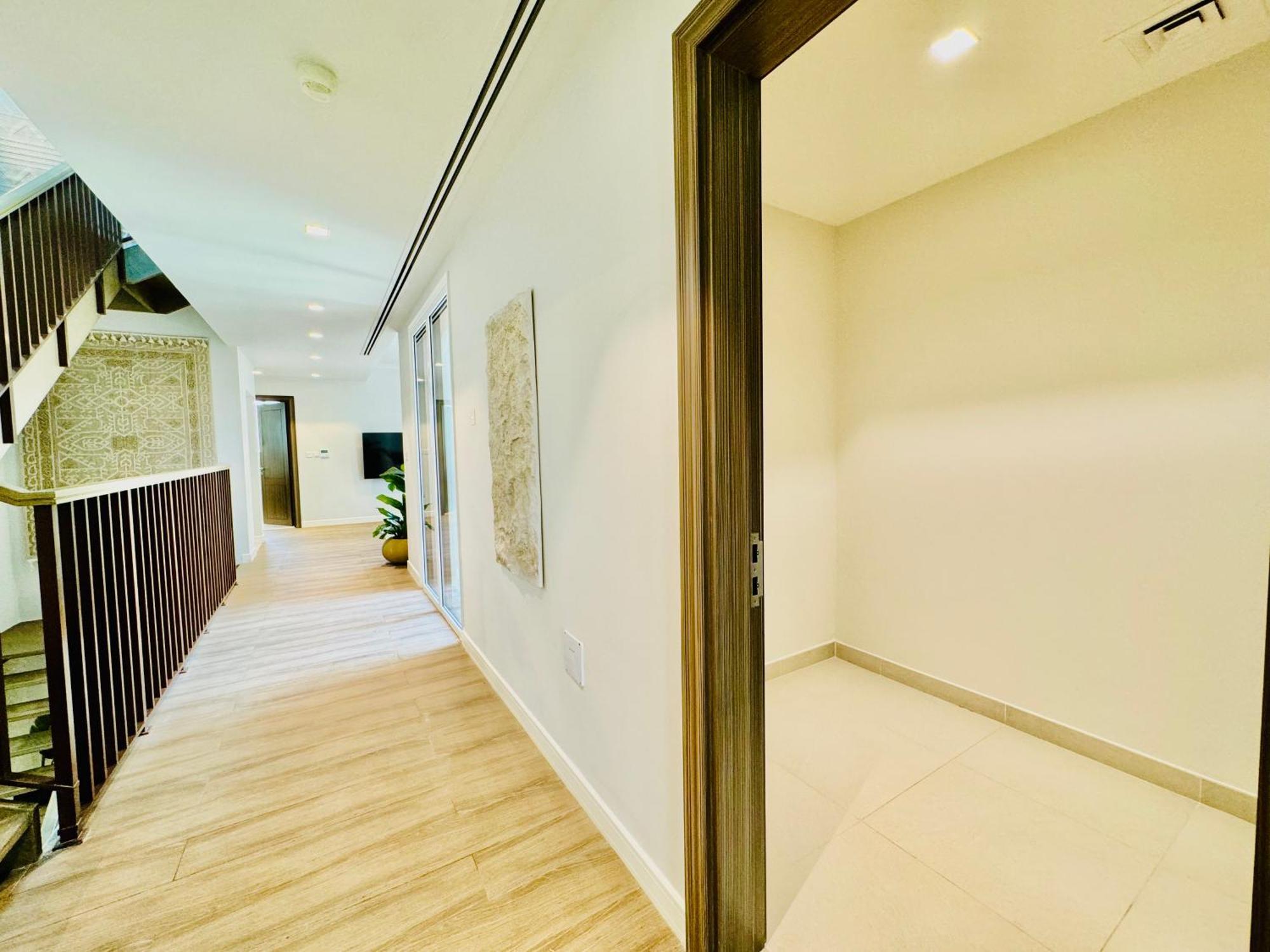 Venduras - Spacious 4-bedroom Luxury In La Mer, Villa Dubai