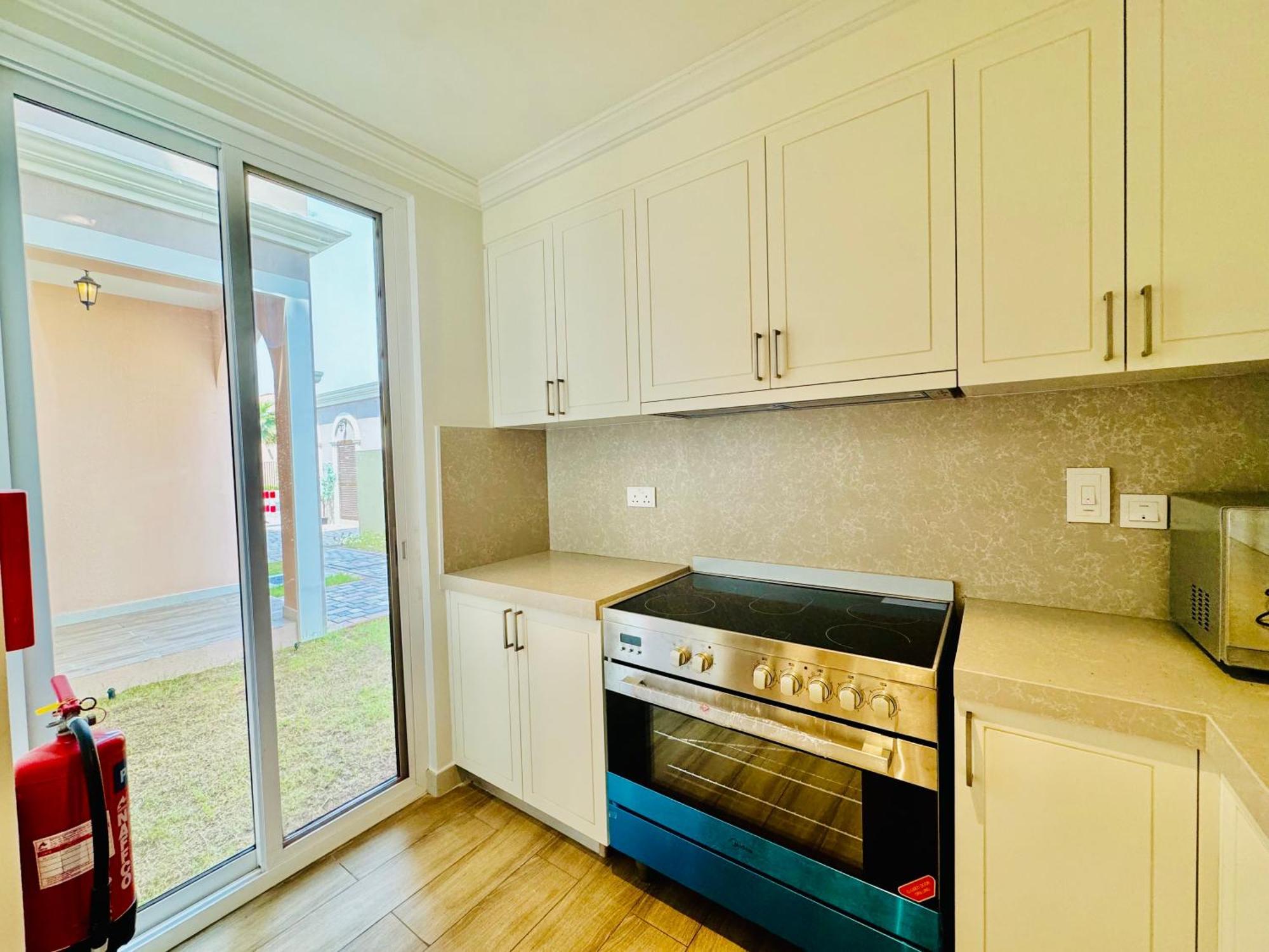 Venduras - Spacious 4-bedroom Luxury In La Mer, Villa Dubai