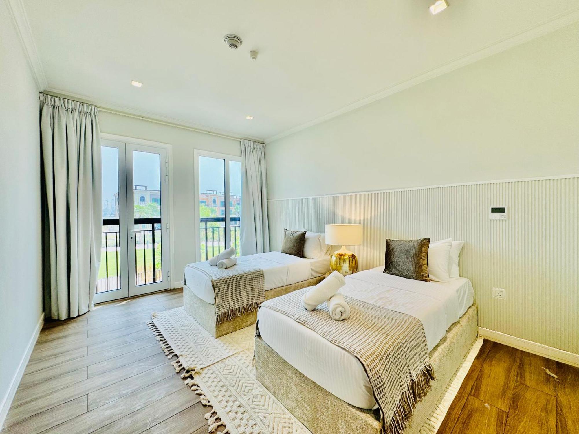Villa Venduras - Spacious 4-bedroom Luxury In La Mer,