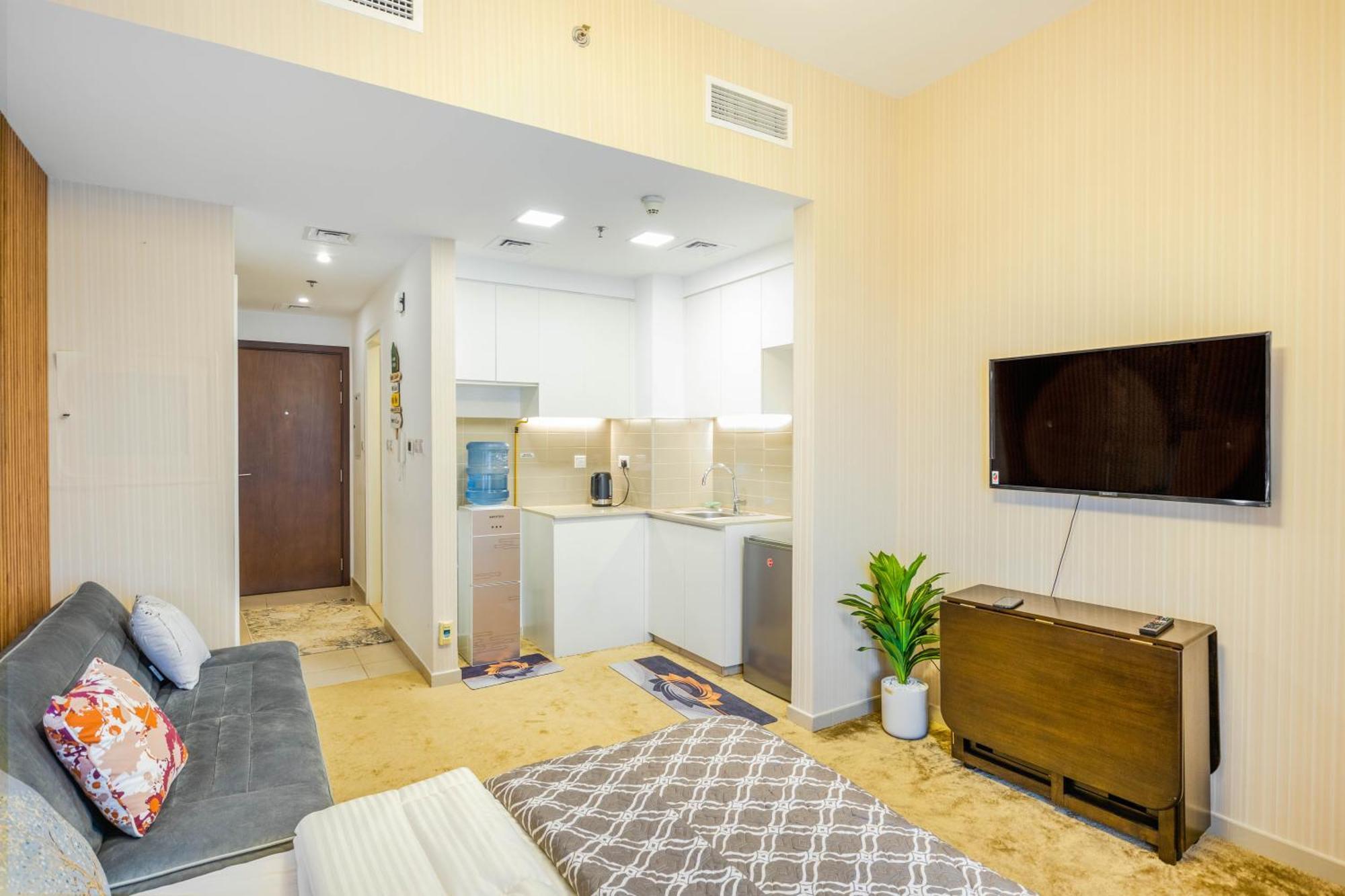 Beautiful - Town Square Apartment Dubai