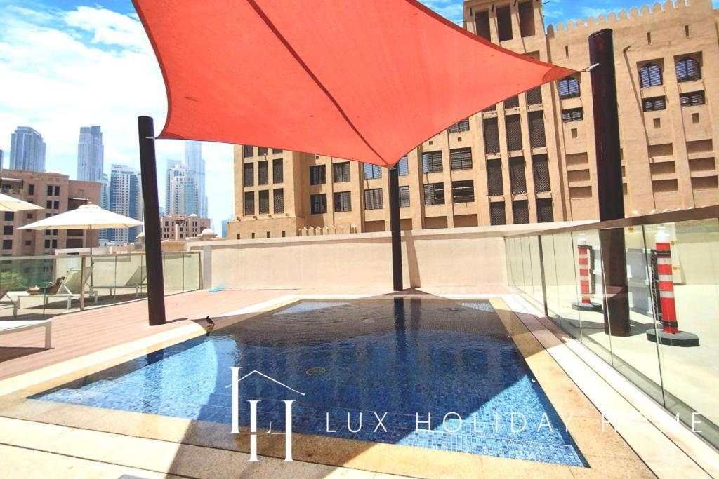 Lux The Executive Burj Khalifa View Apartment *