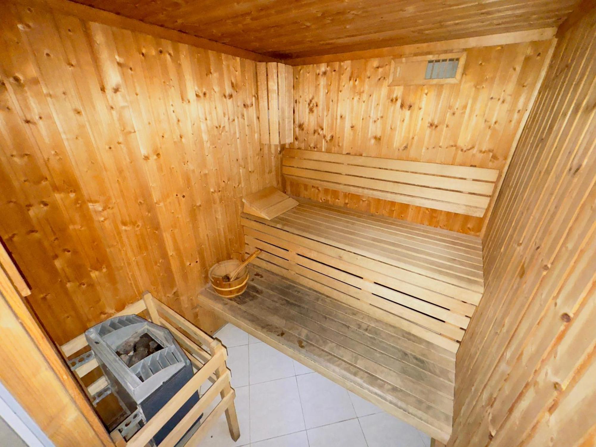 Super Deluxe 1 Bhk 2 Bath In With Pool & Gym