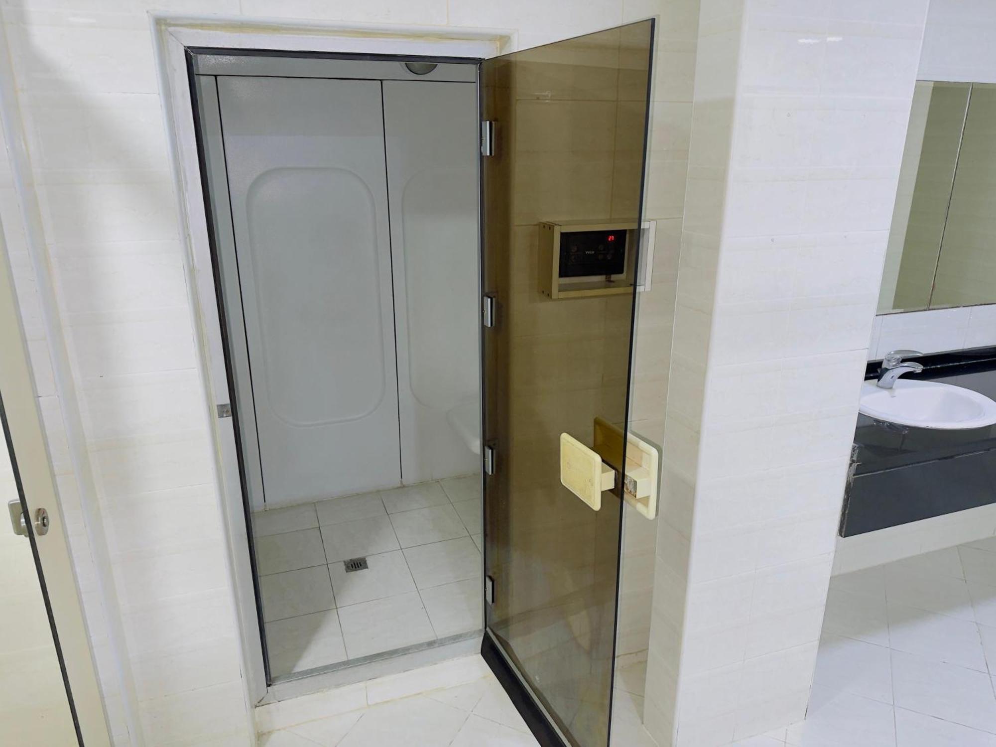 Super Deluxe 1 Bhk 2 Bath In With Pool & Gym *