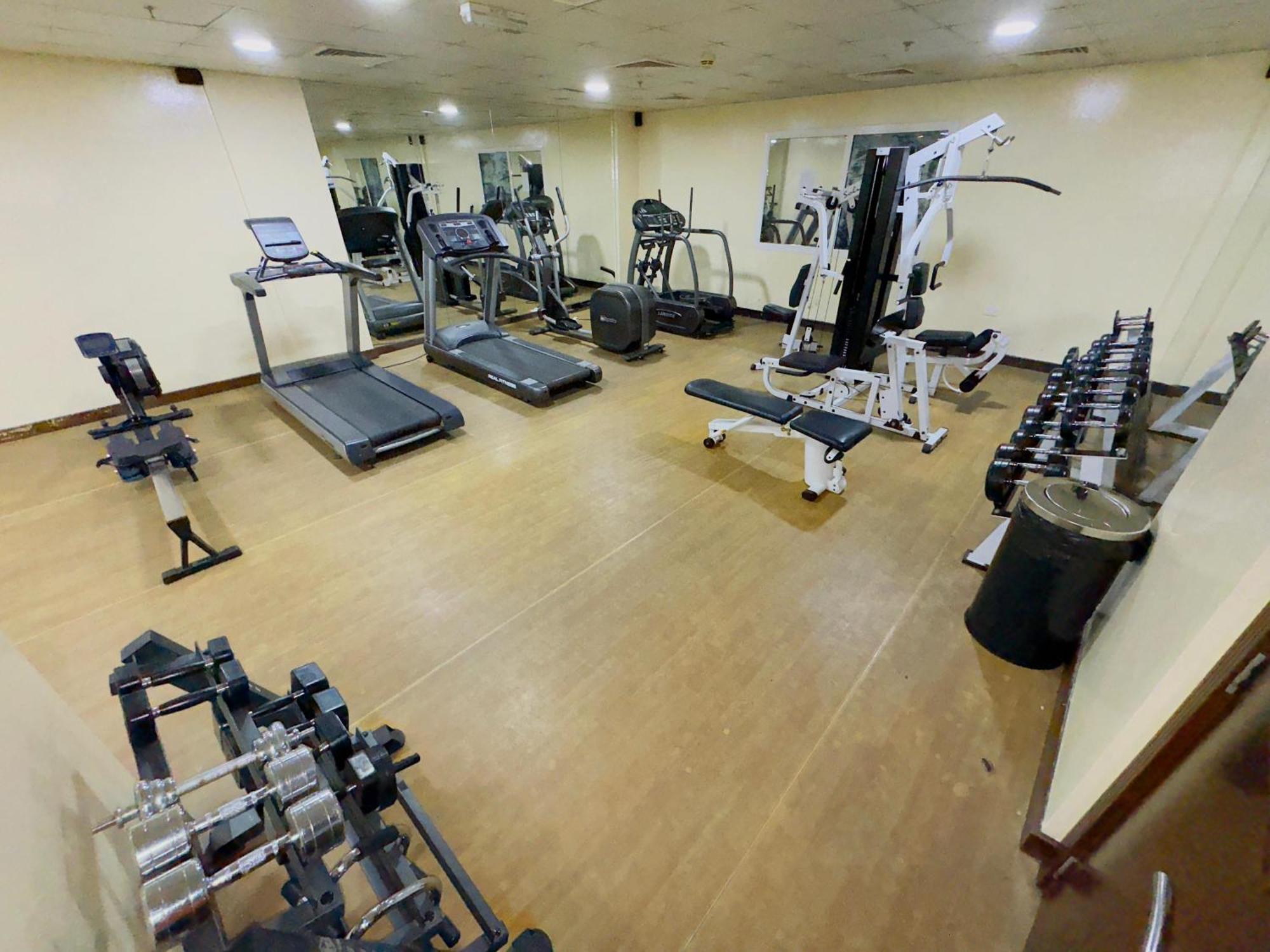 Super Deluxe 1 Bhk 2 Bath In With Pool & Gym