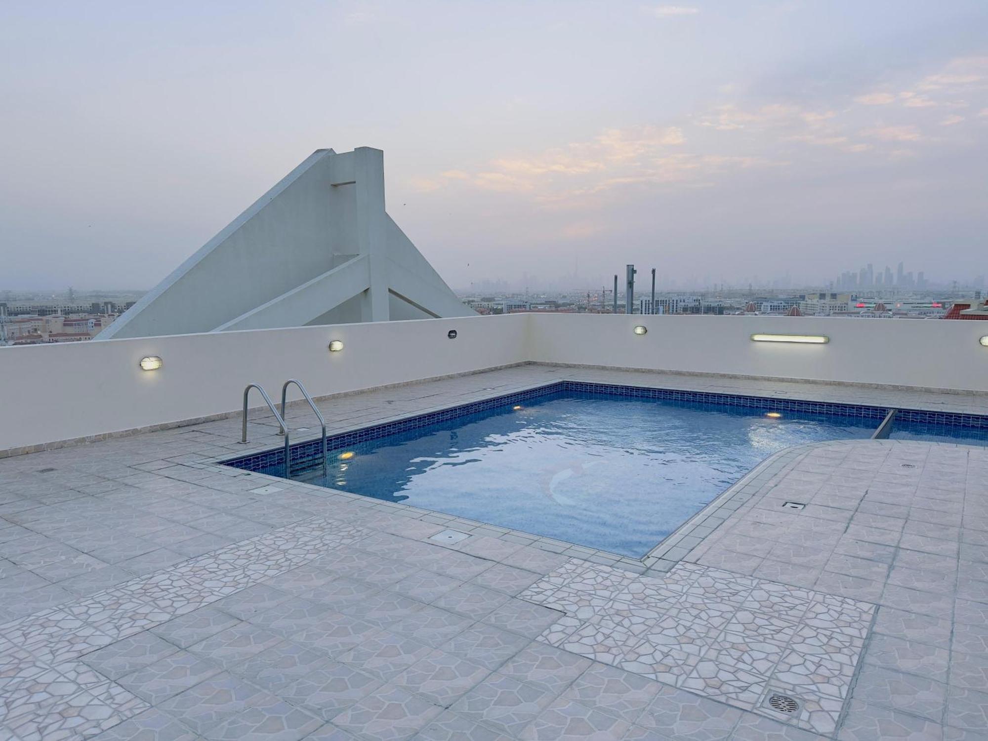 Super Deluxe 1 Bhk 2 Bath In With Pool & Gym * Dubai