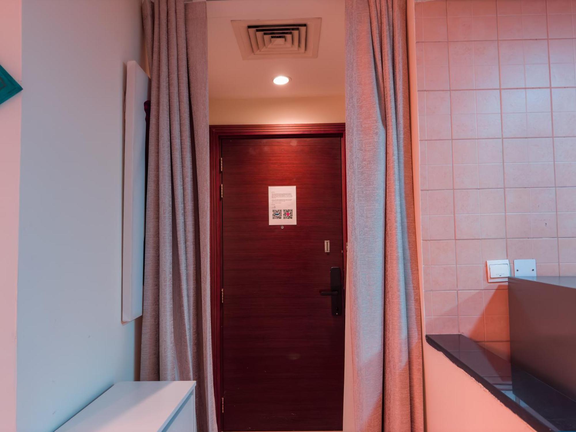 Apartment Super Deluxe 1 Bhk 2 Bath In With Pool & Gym