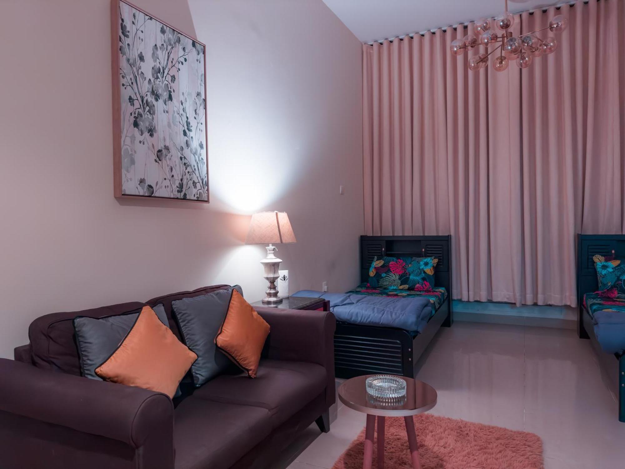 Super Deluxe 1 Bhk 2 Bath In With Pool & Gym