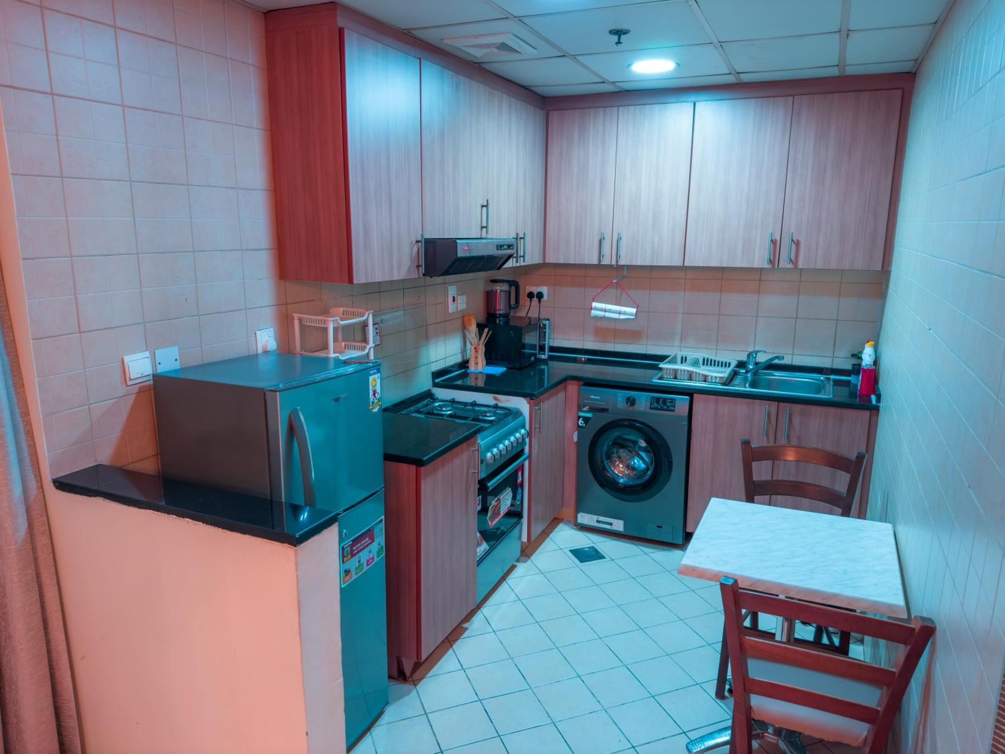 Super Deluxe 1 Bhk 2 Bath In With Pool & Gym Apartment