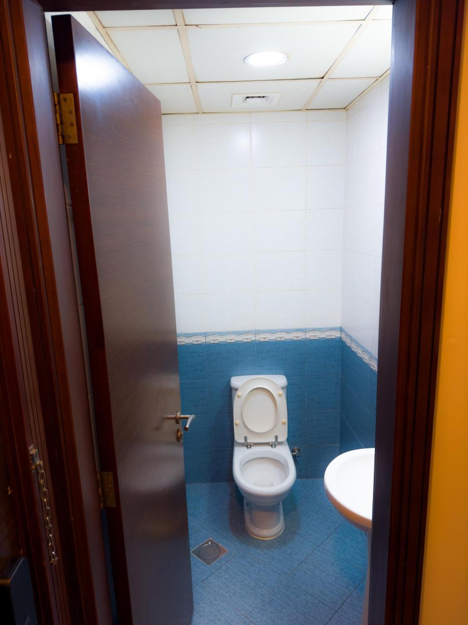 Super Deluxe 1 Bhk 2 Bath In With Pool & Gym