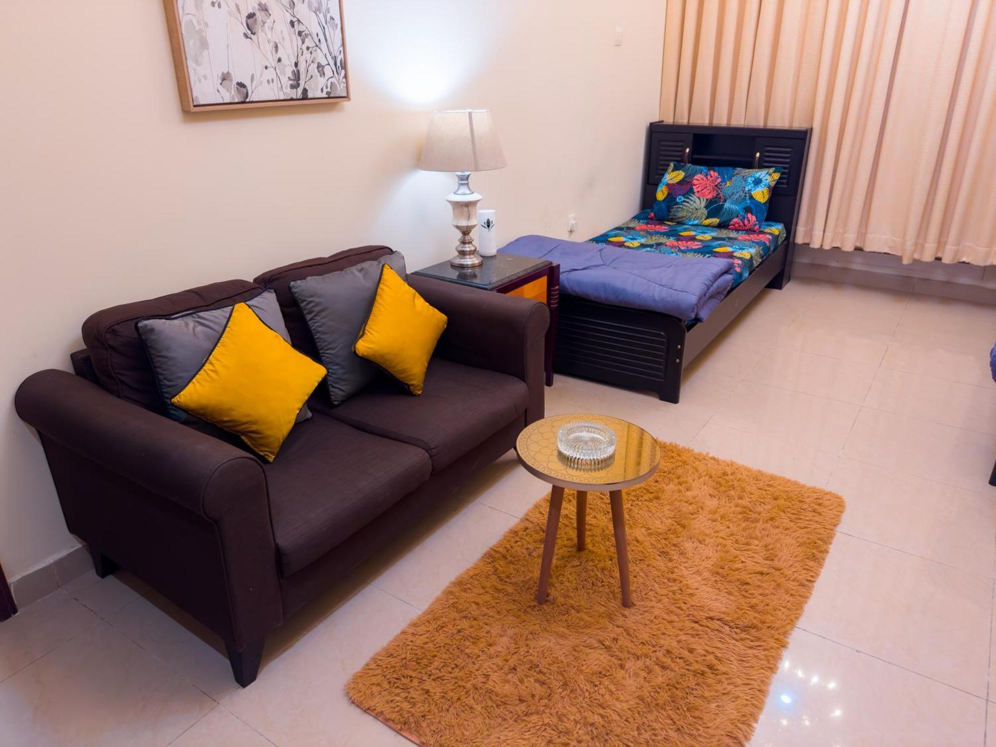 Super Deluxe 1 Bhk 2 Bath In With Pool & Gym Apartment