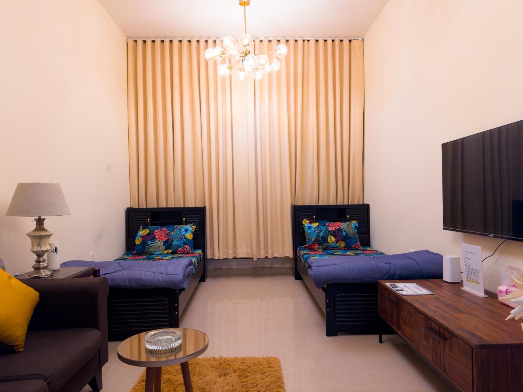 Super Deluxe 1 Bhk 2 Bath In With Pool & Gym *