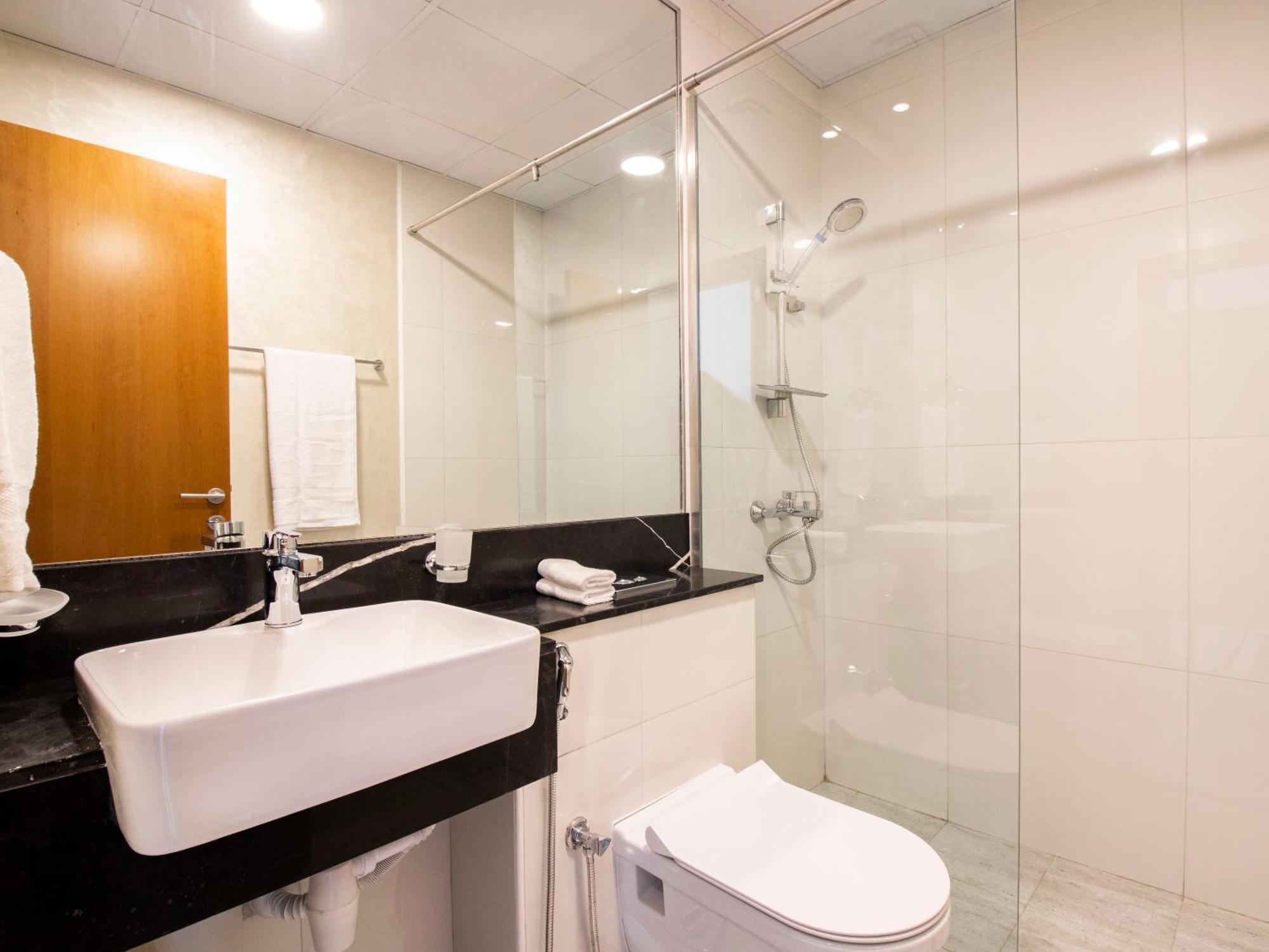 Elegant 2br Ensuite With Canal & Burj Khalifa View Apartment *