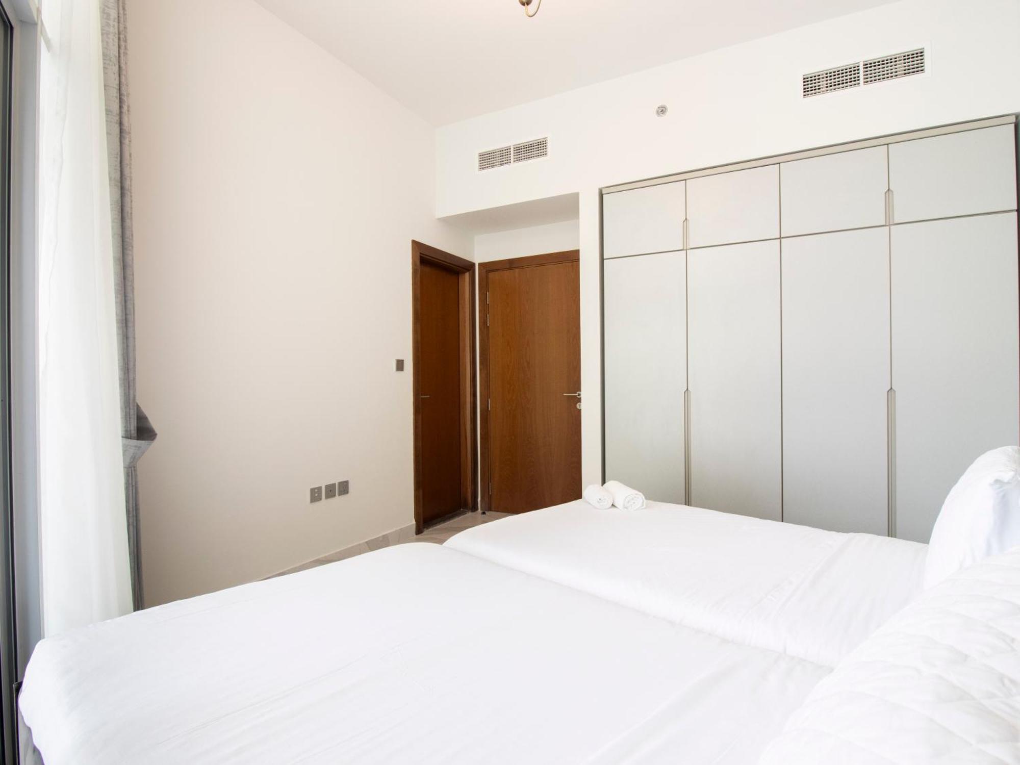Elegant 2br Ensuite With Canal & Burj Khalifa View