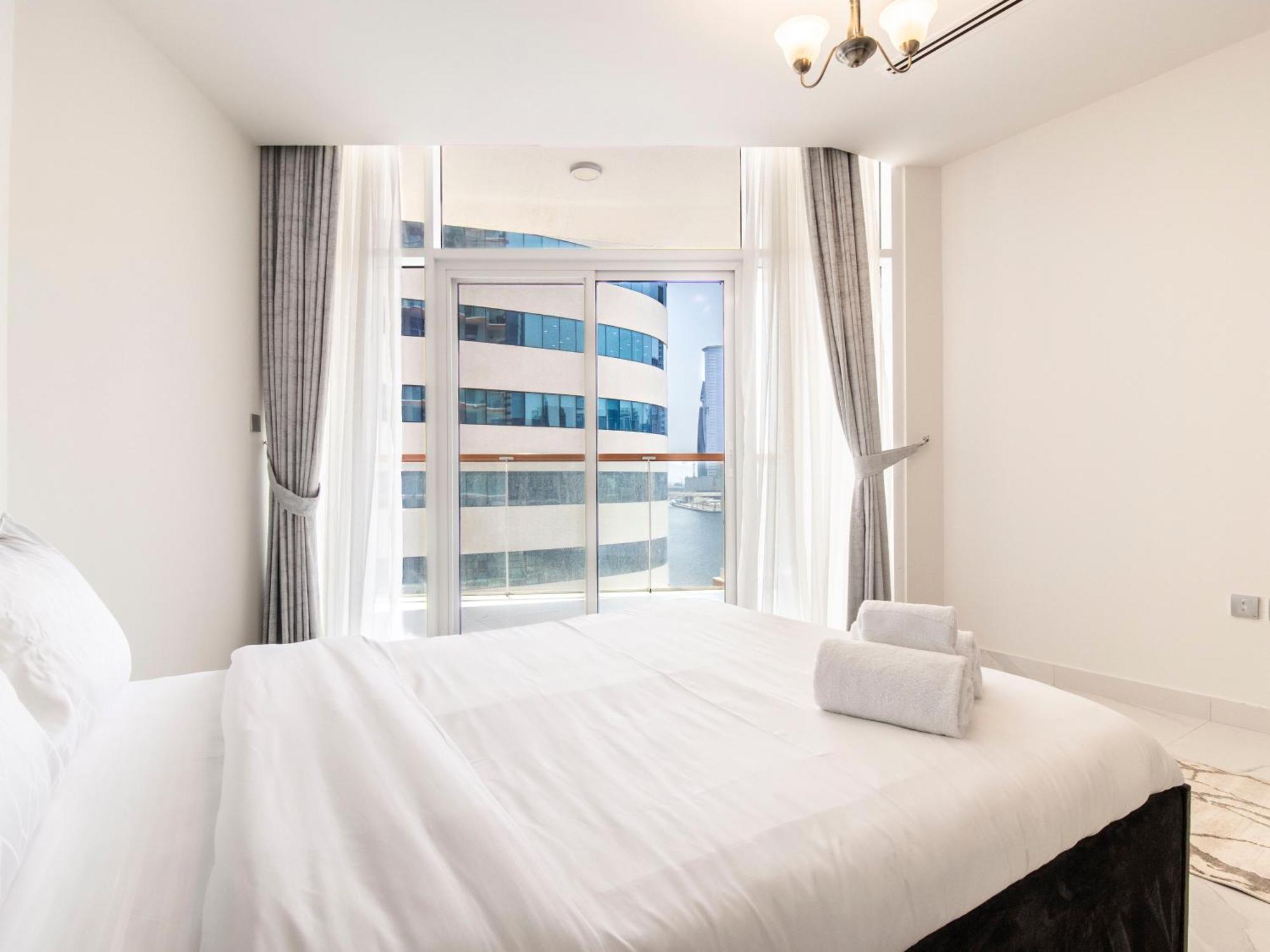 Elegant 2br Ensuite With Canal & Burj Khalifa View Apartment