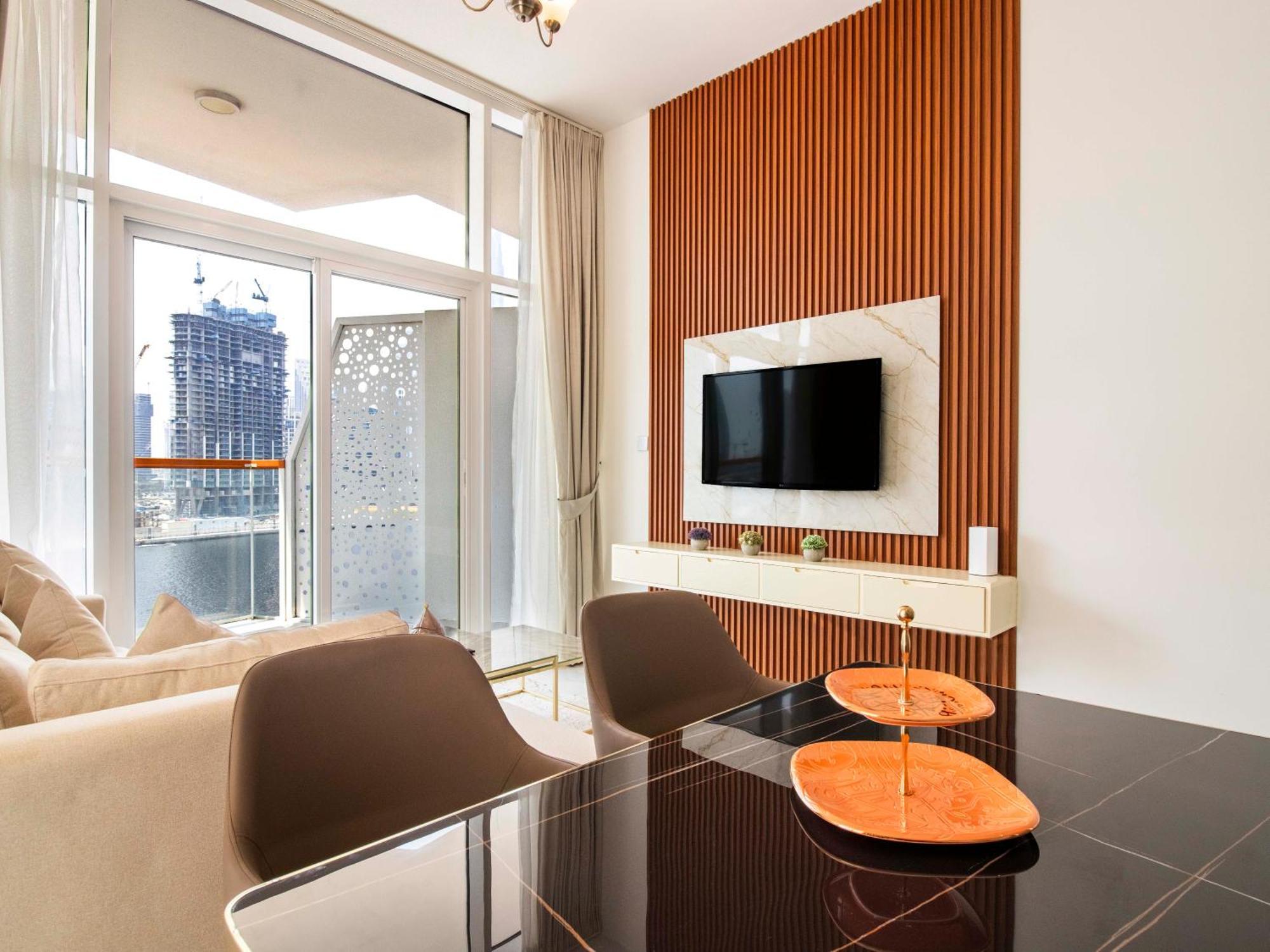 Apartment Elegant 2br Ensuite With Canal & Burj Khalifa View Dubai