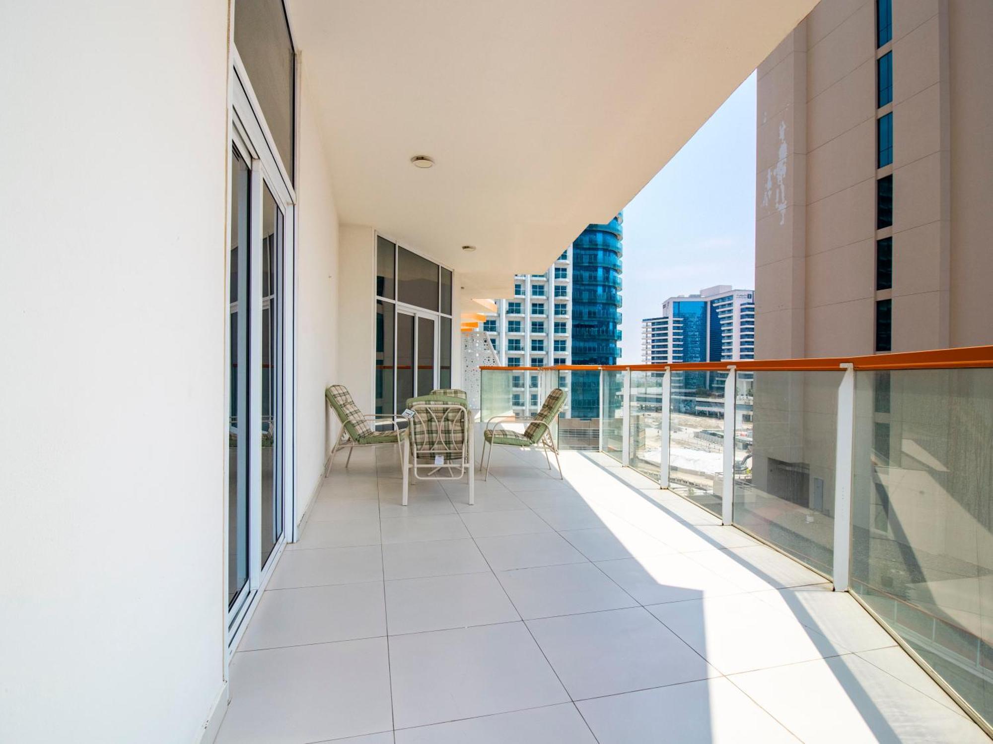 Elegant 2br Ensuite With Canal & Burj Khalifa View Apartment Dubai