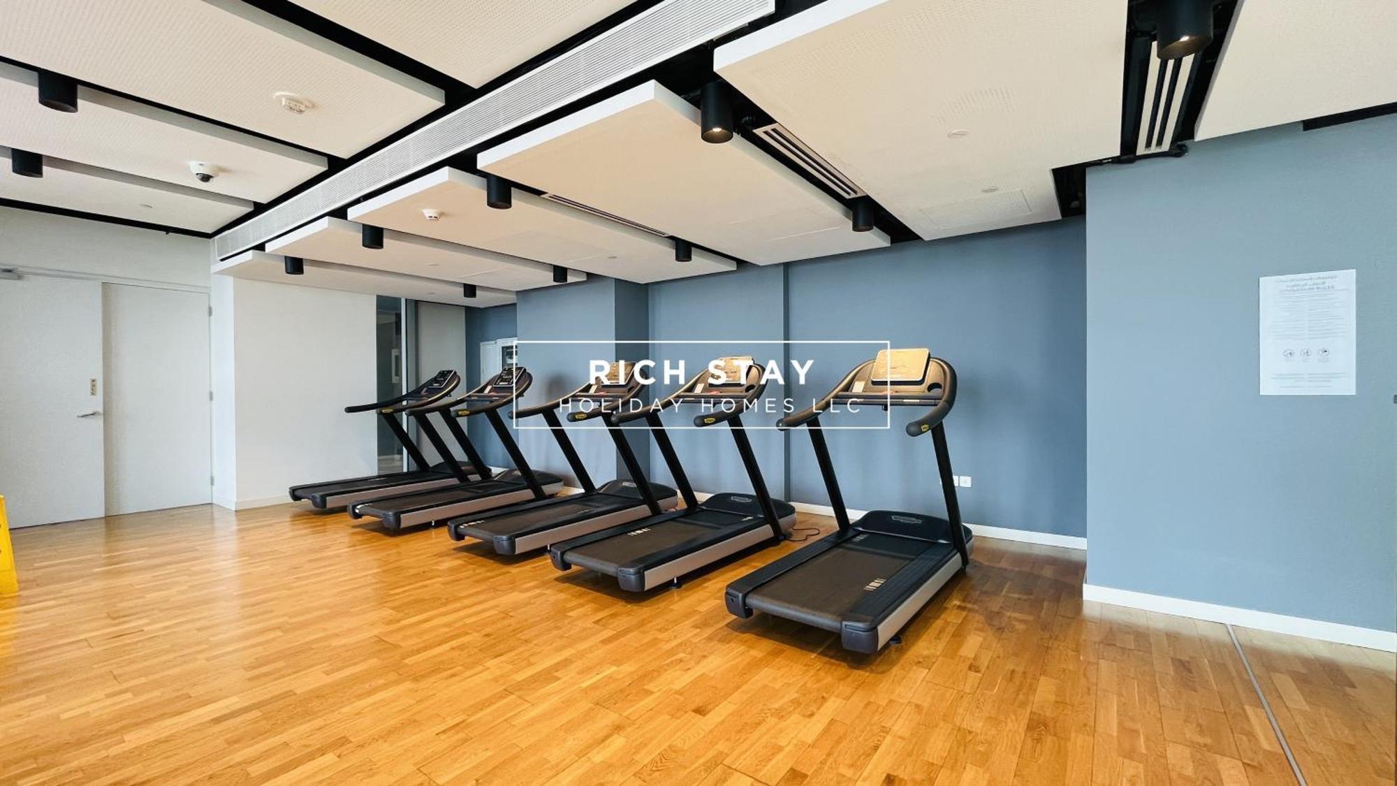 Crystal Clear 1br In Blue Waters With Ain View *