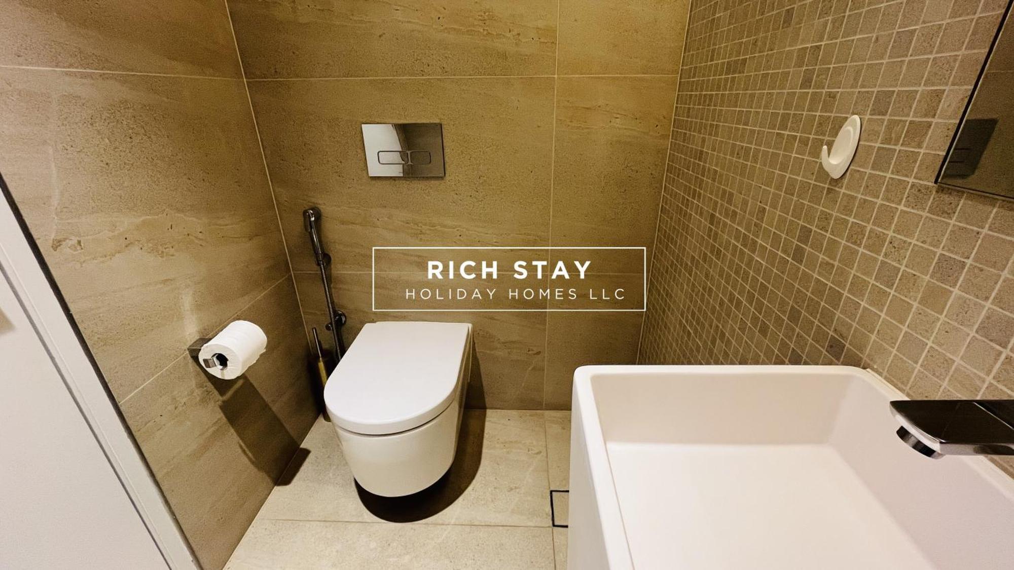 Crystal Clear 1br In Blue Waters With Ain View Dubai