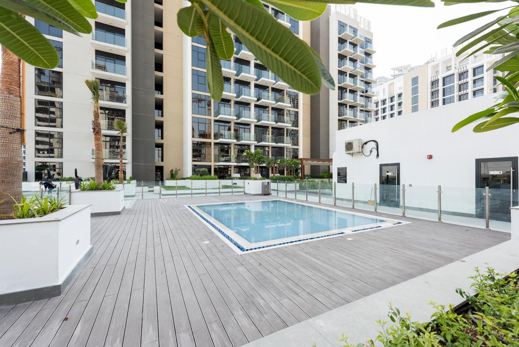 Elegant By Skylight At Azizi Riviera 41 Apartment