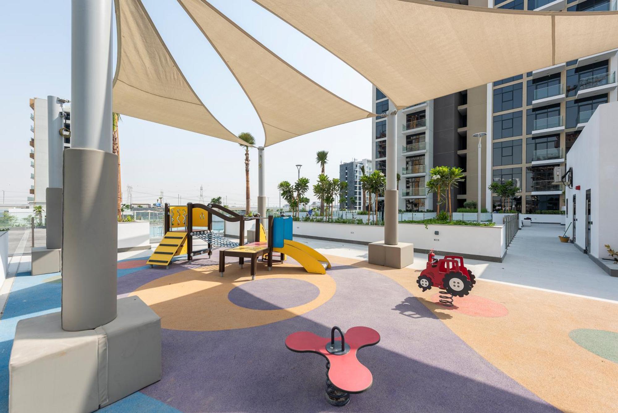 Apartment Elegant By Skylight At Azizi Riviera 41 *