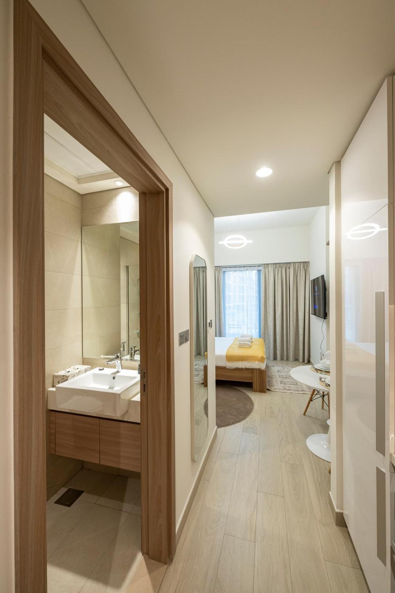 Elegant By Skylight At Azizi Riviera 41 Apartment *