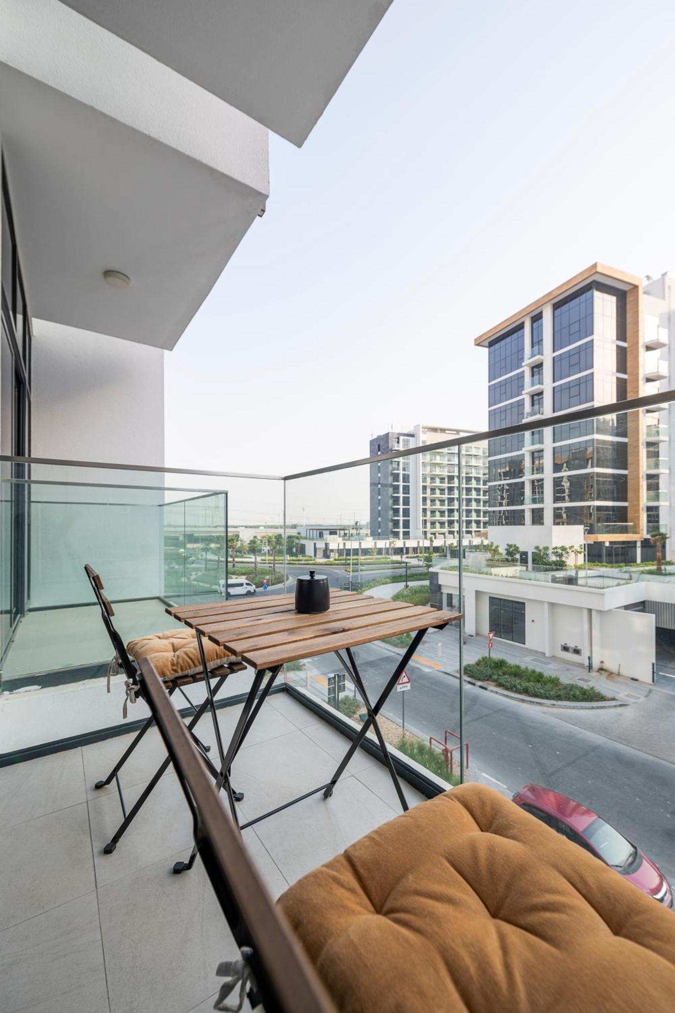 Elegant By Skylight At Azizi Riviera 41 Dubai