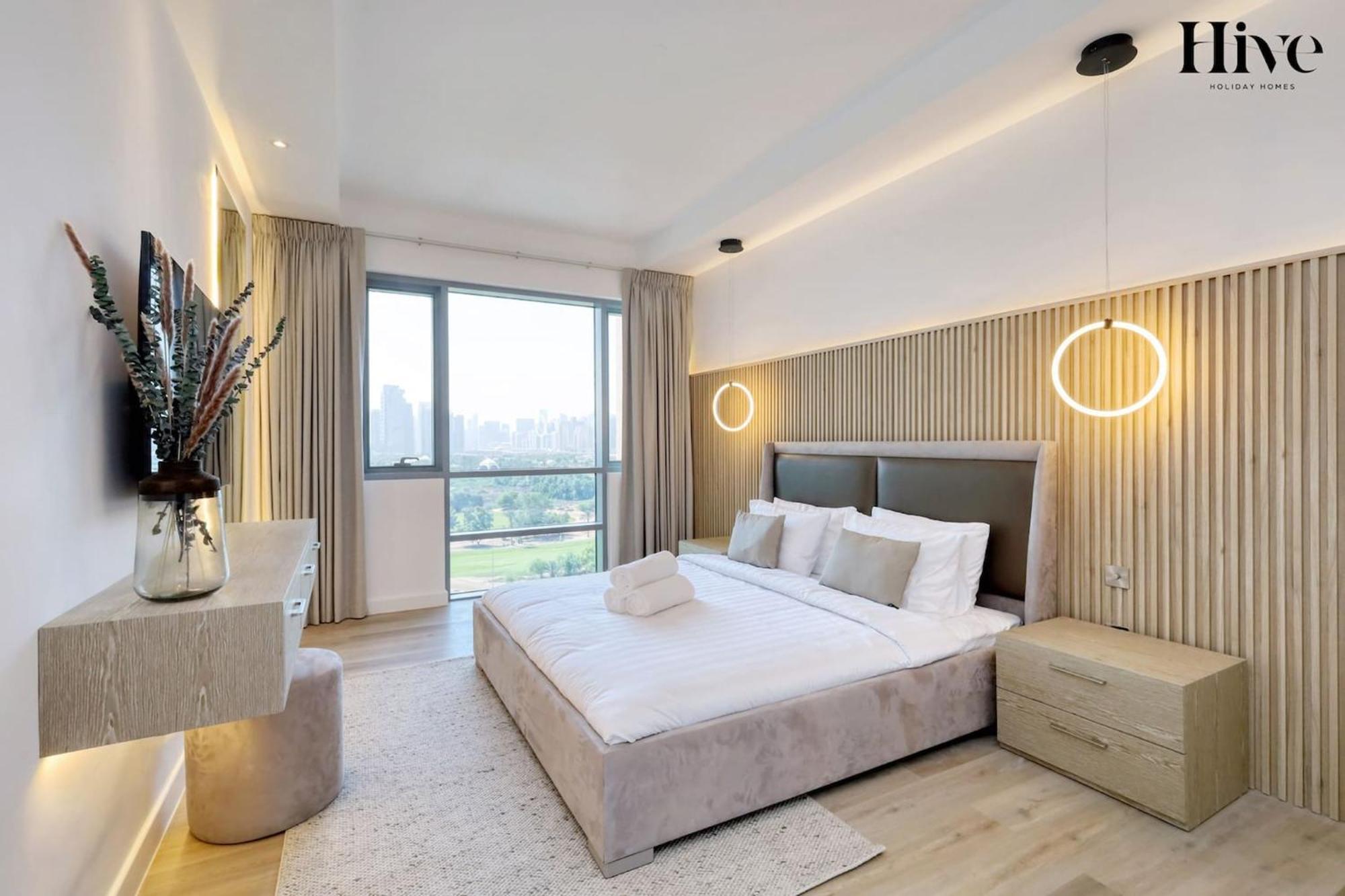 Luxury 3 Bedroom With Golf Course Views *