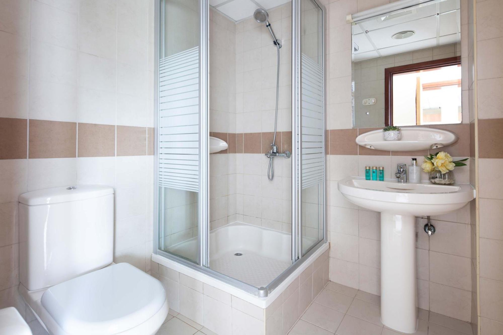 Frank Porter - Golf Tower 3 Apartment Dubai