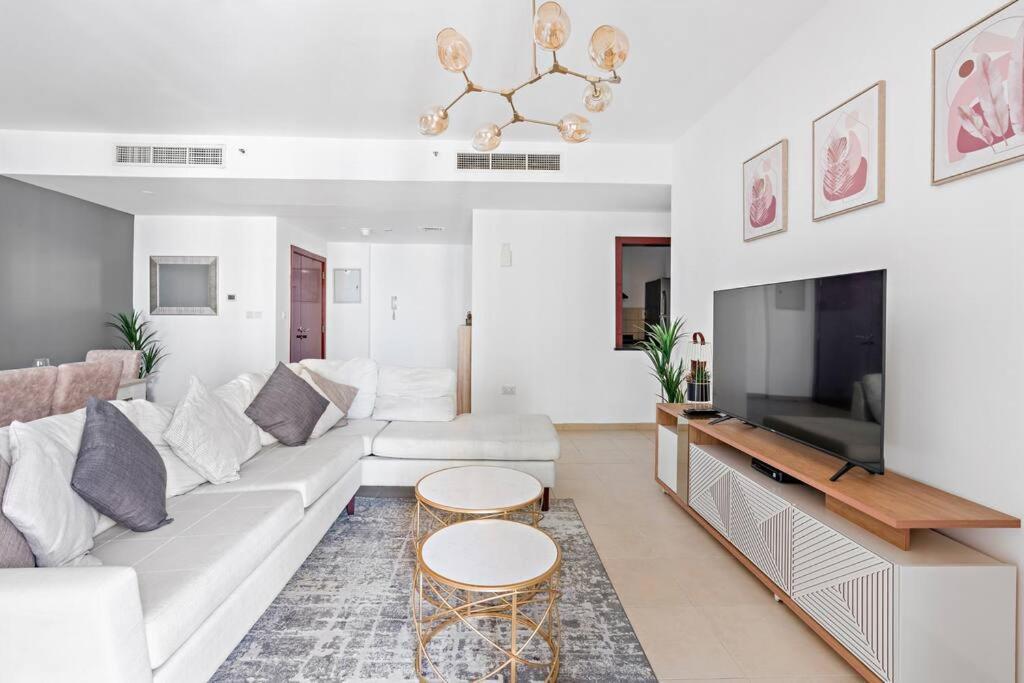 Apartment Stonetree - Access - 3br With Maids- 15th Floor Dubai