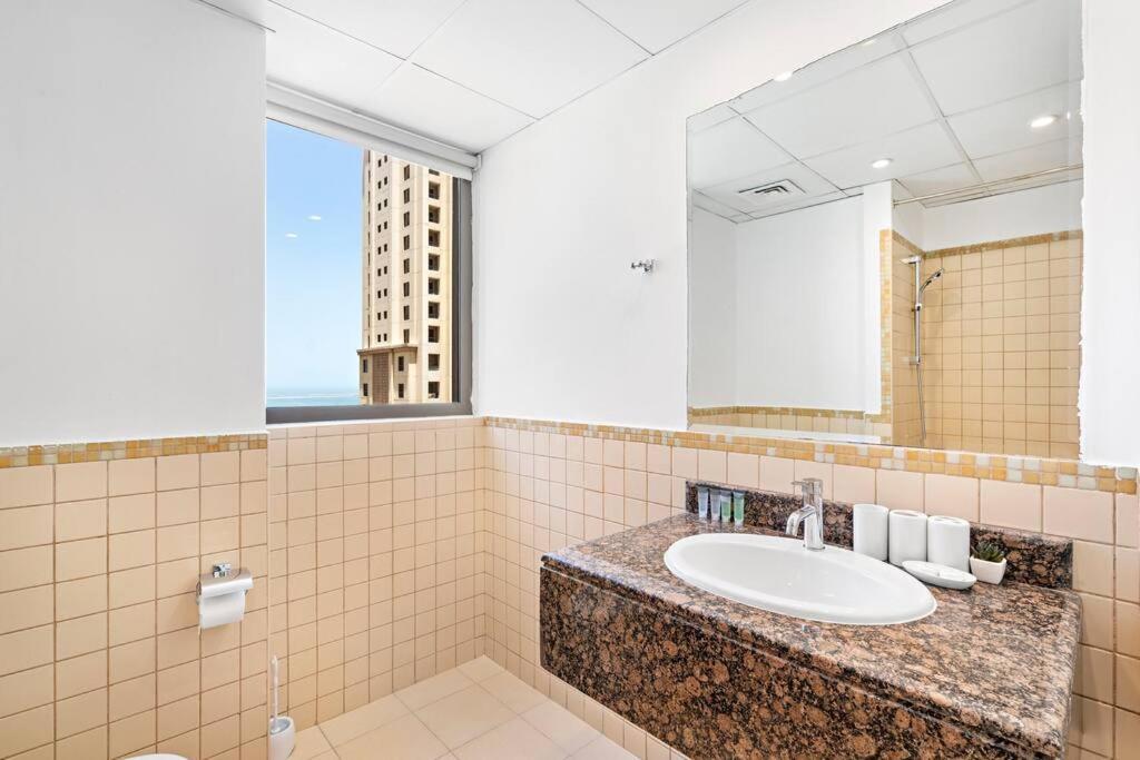 Stonetree - Access - 3br With Maids- 15th Floor Apartment *