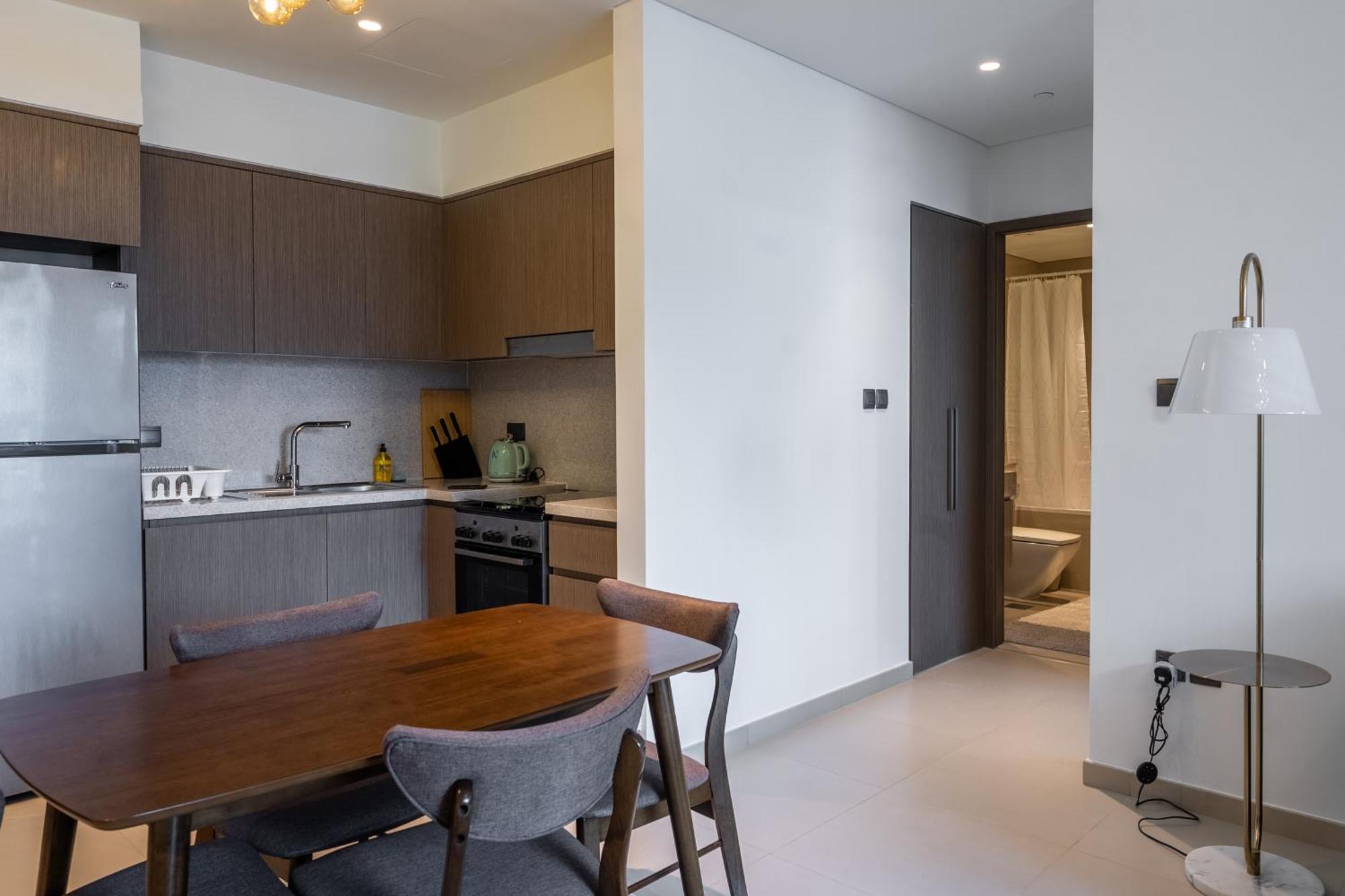 Apartment In Downtown In Act I Act Ii *