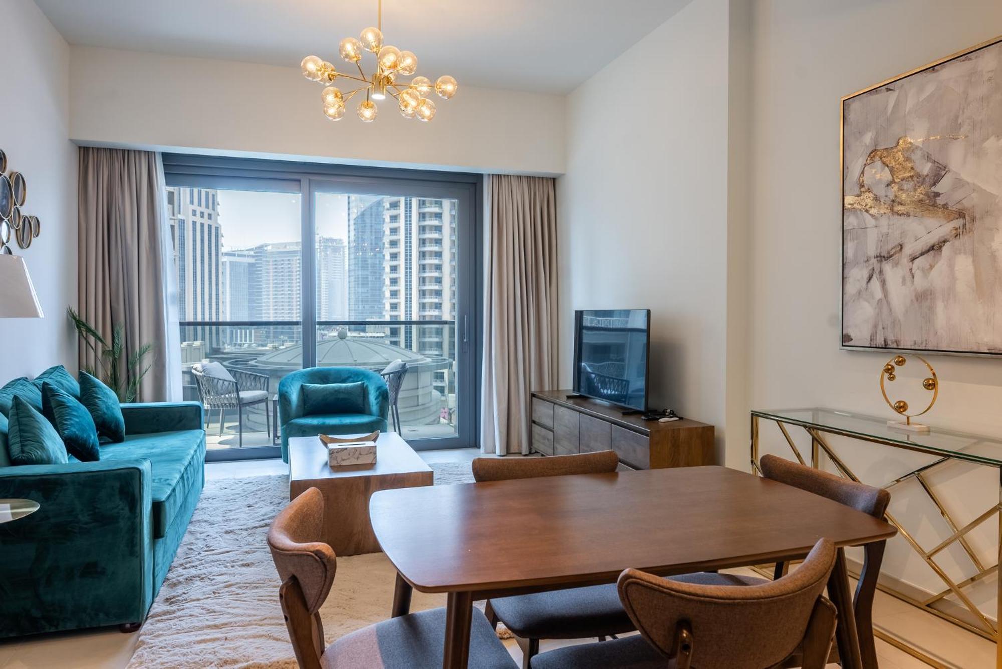 Apartment In Downtown In Act I Act Ii