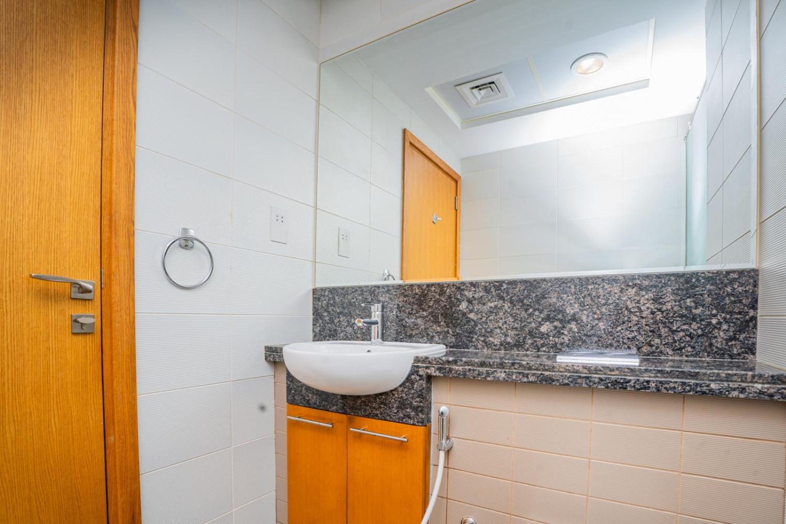 Escape 24 Homes - Bay Square - Business Bay Apartment *