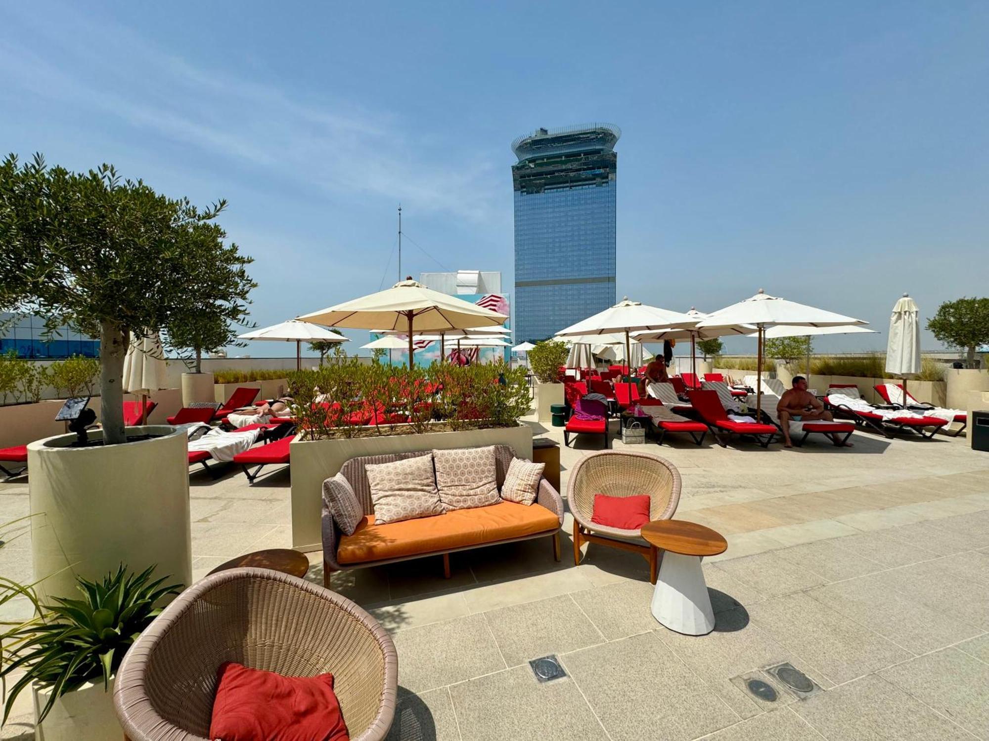 Hospitality Expert 7 Palm - Pool Bar * Dubai