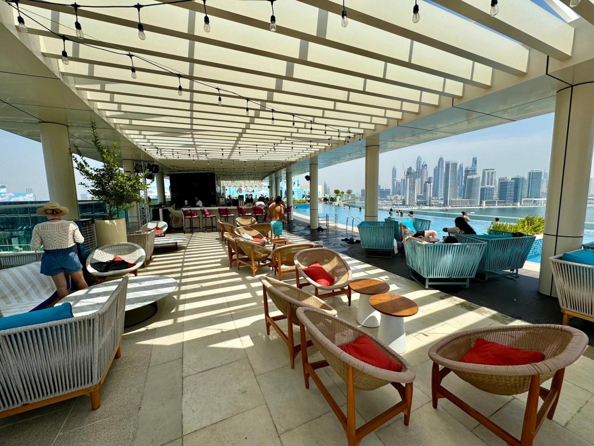 Hospitality Expert 7 Palm - Pool Bar