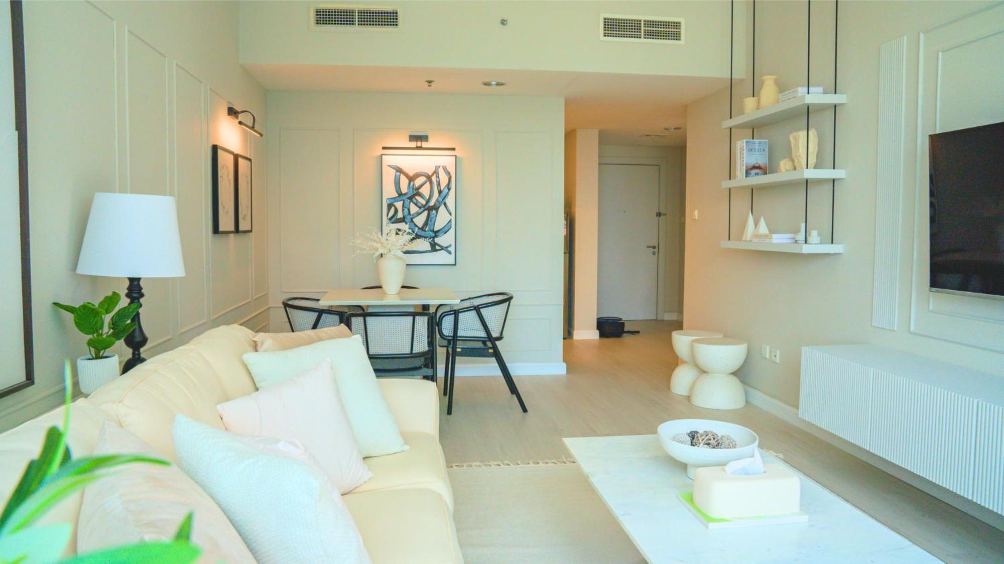 Spacious 1br, Pool, Gym, Near Dining & Shops Holiday home *