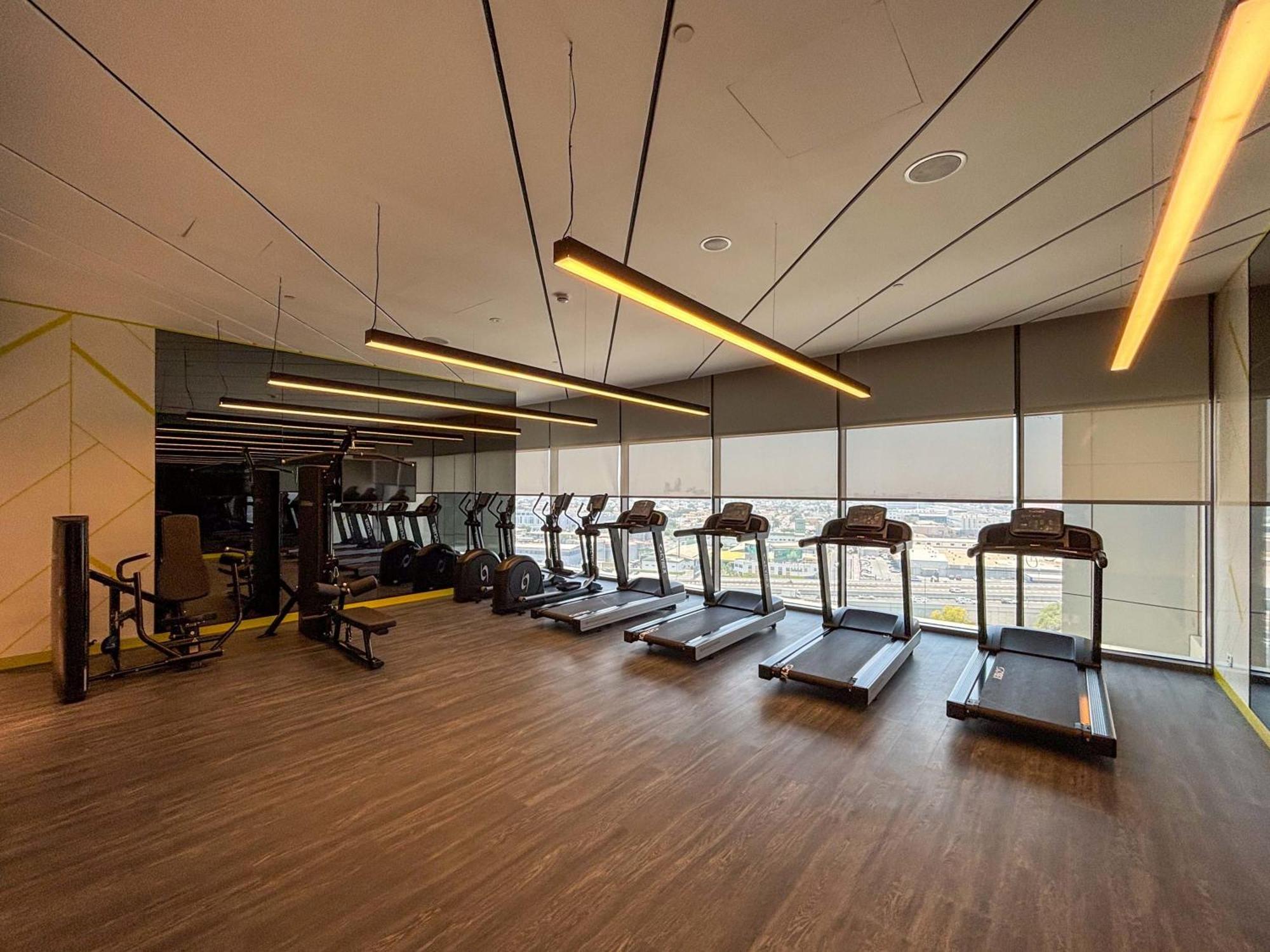 Frank Porter - Aykon Tower C Apartment Dubai